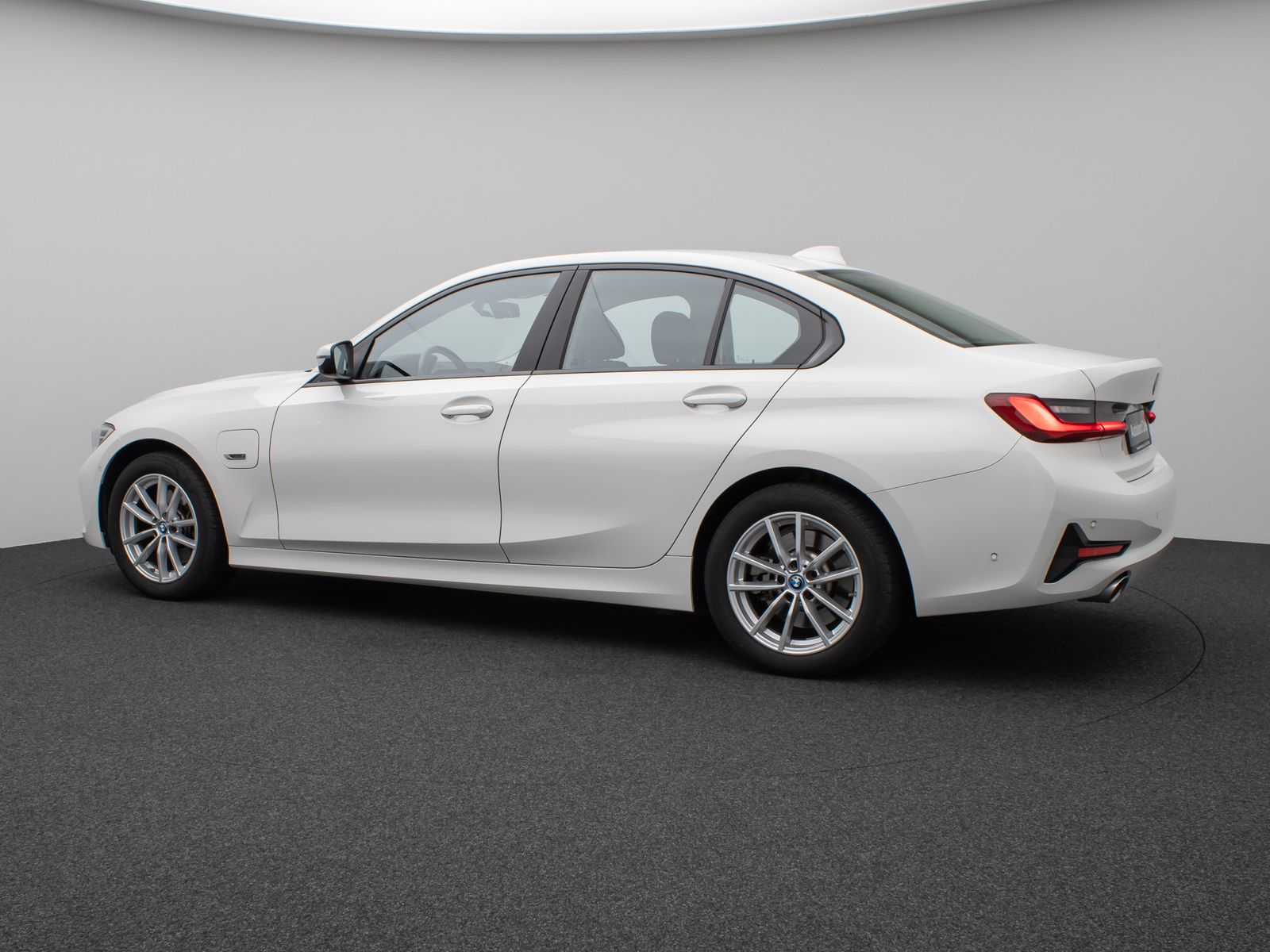 BMW 320e - Samsaru's Car Outlet