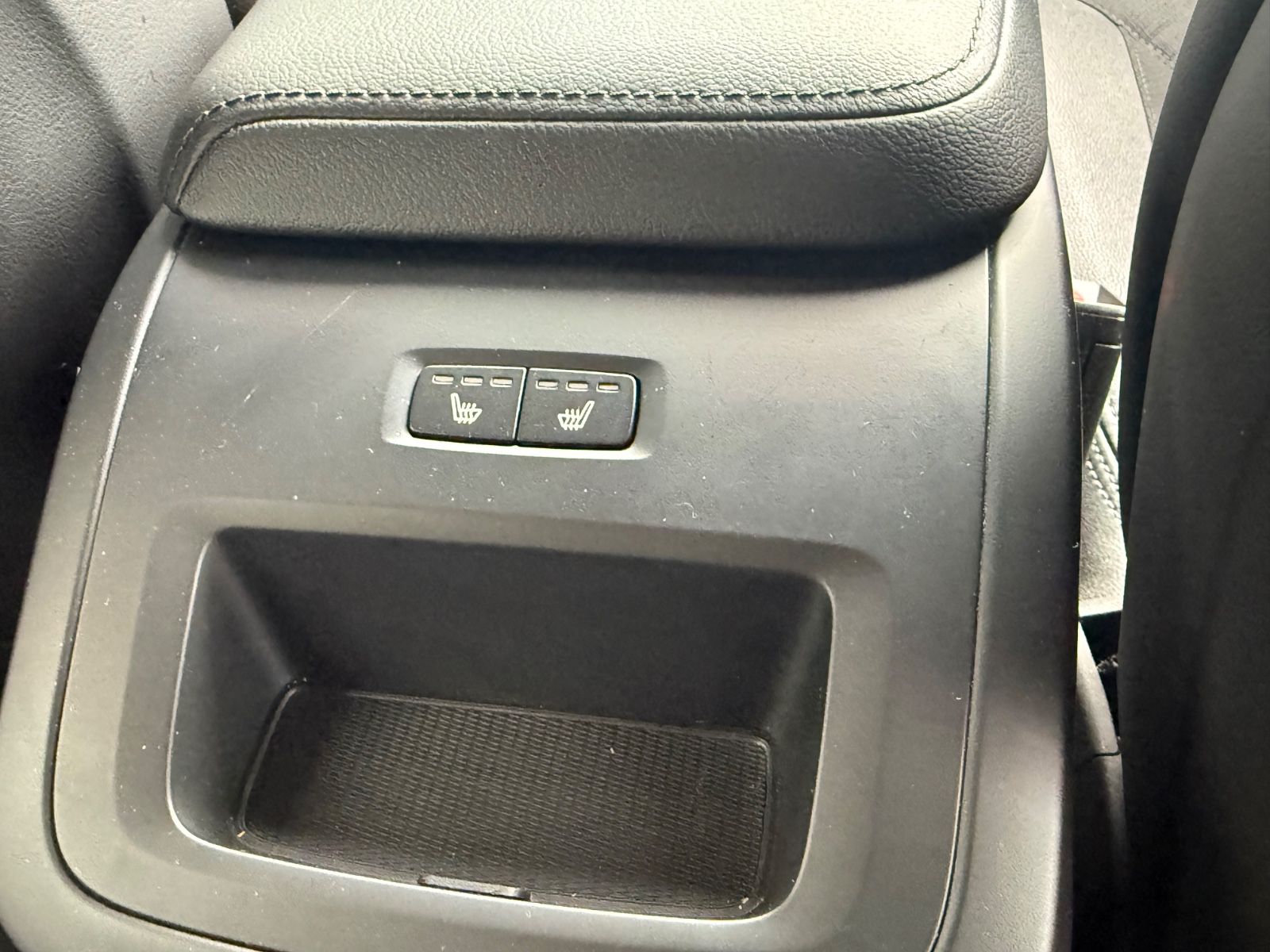 Volvo XC60 Momentum Pro AWD - Samsaru's Car Outlet