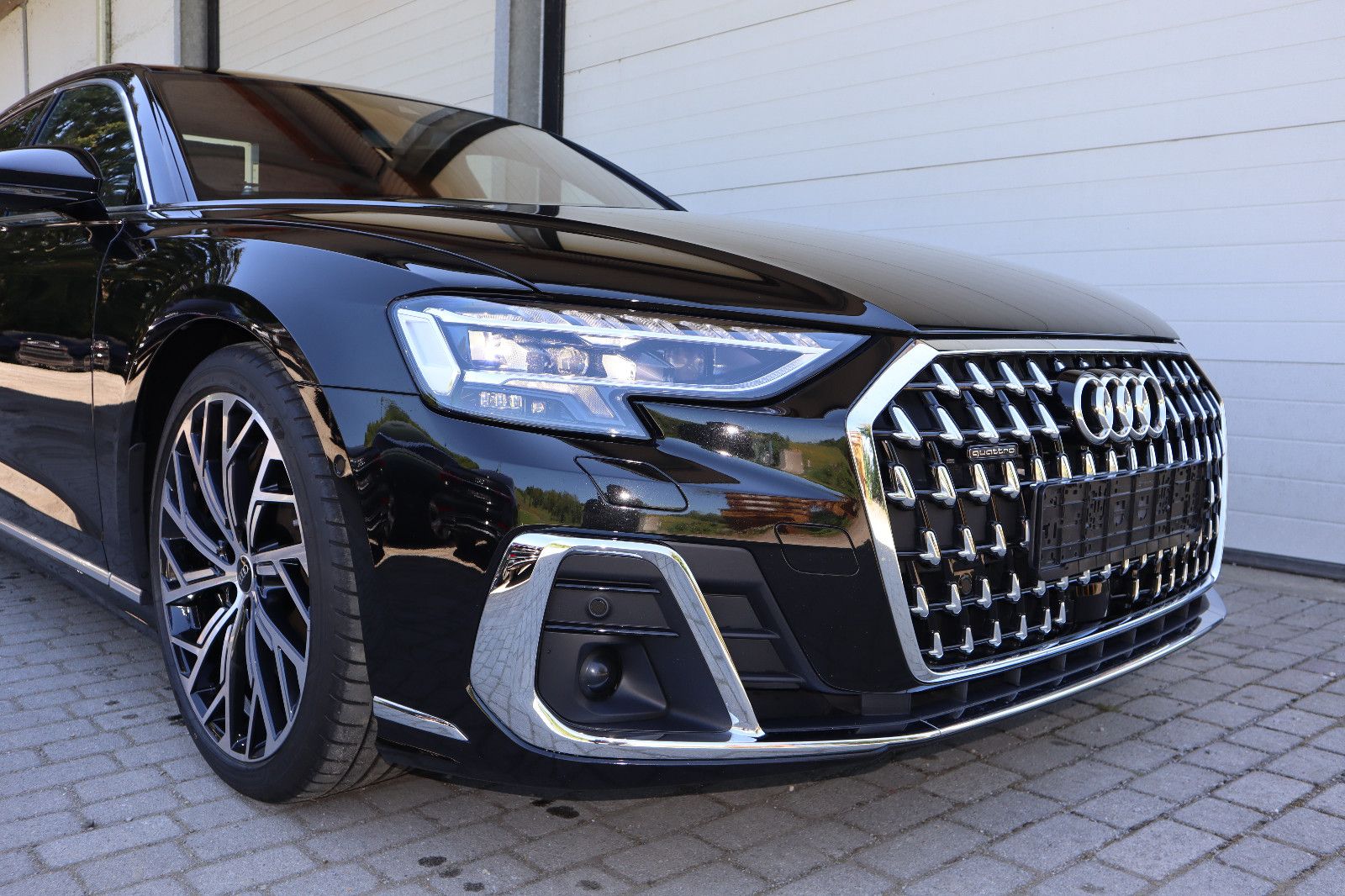 Audi A8L 60 TFSIe lang exclusive - Samsaru's Car Outlet