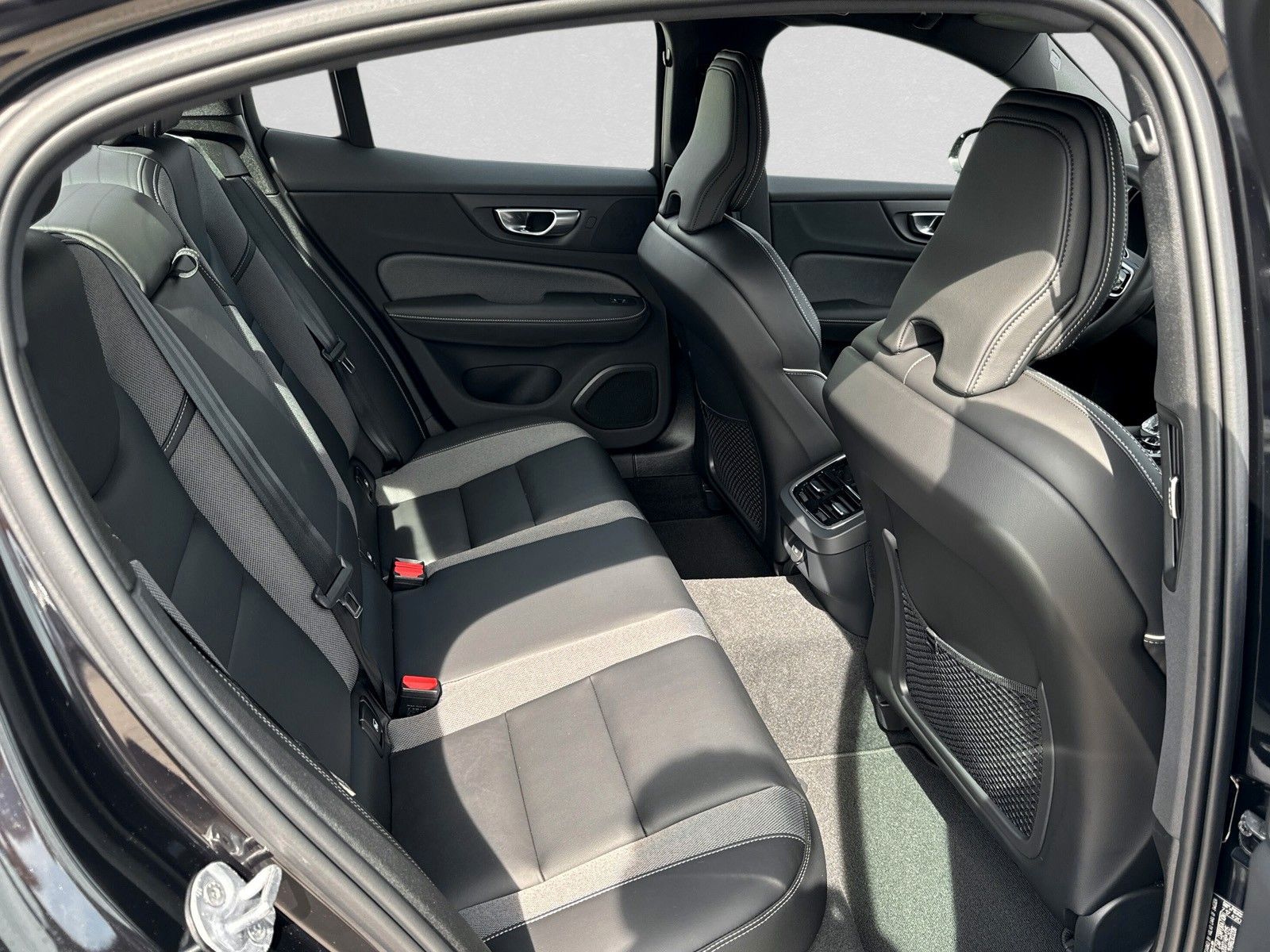Volvo S60 B5 AWD Mild-Hybrid Ultimate Dark ACC BLIS SD