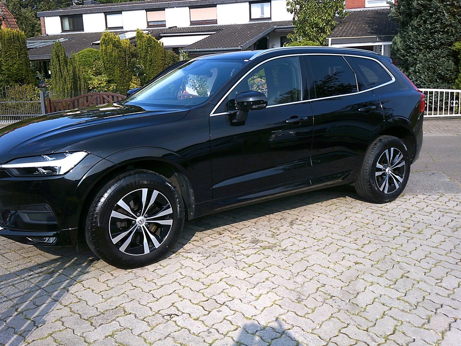 Volvo XC60 Momentum Pro 2WD - Samsaru's Car Outlet