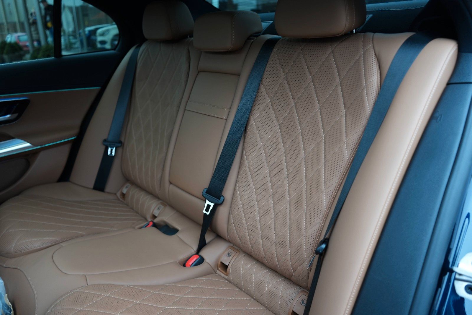 Mercedes-Benz E 200 AMG Premium Plus - Samsaru's Car Outlet