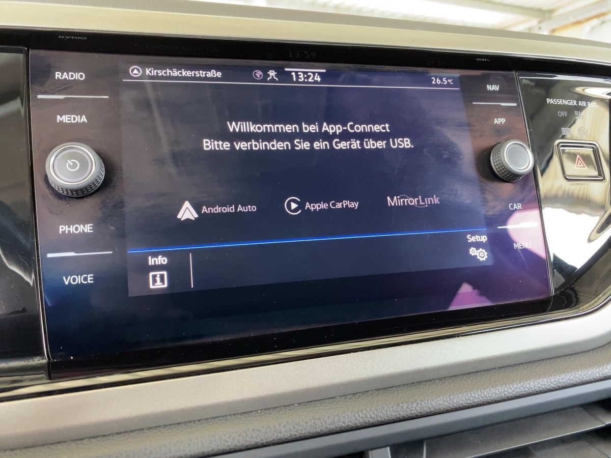 Volkswagen Polo VI Comfortline - Samsaru's Car Outlet