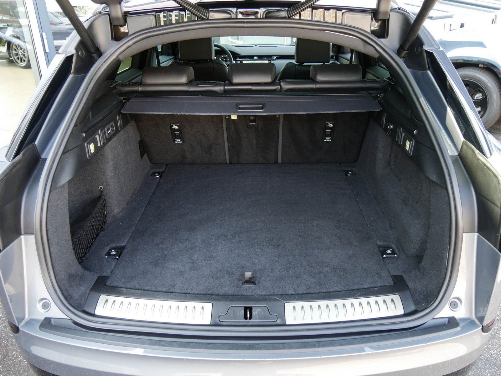 Range Rover Velar D300 Dynamic HSE - Samsaru's Car Outlet