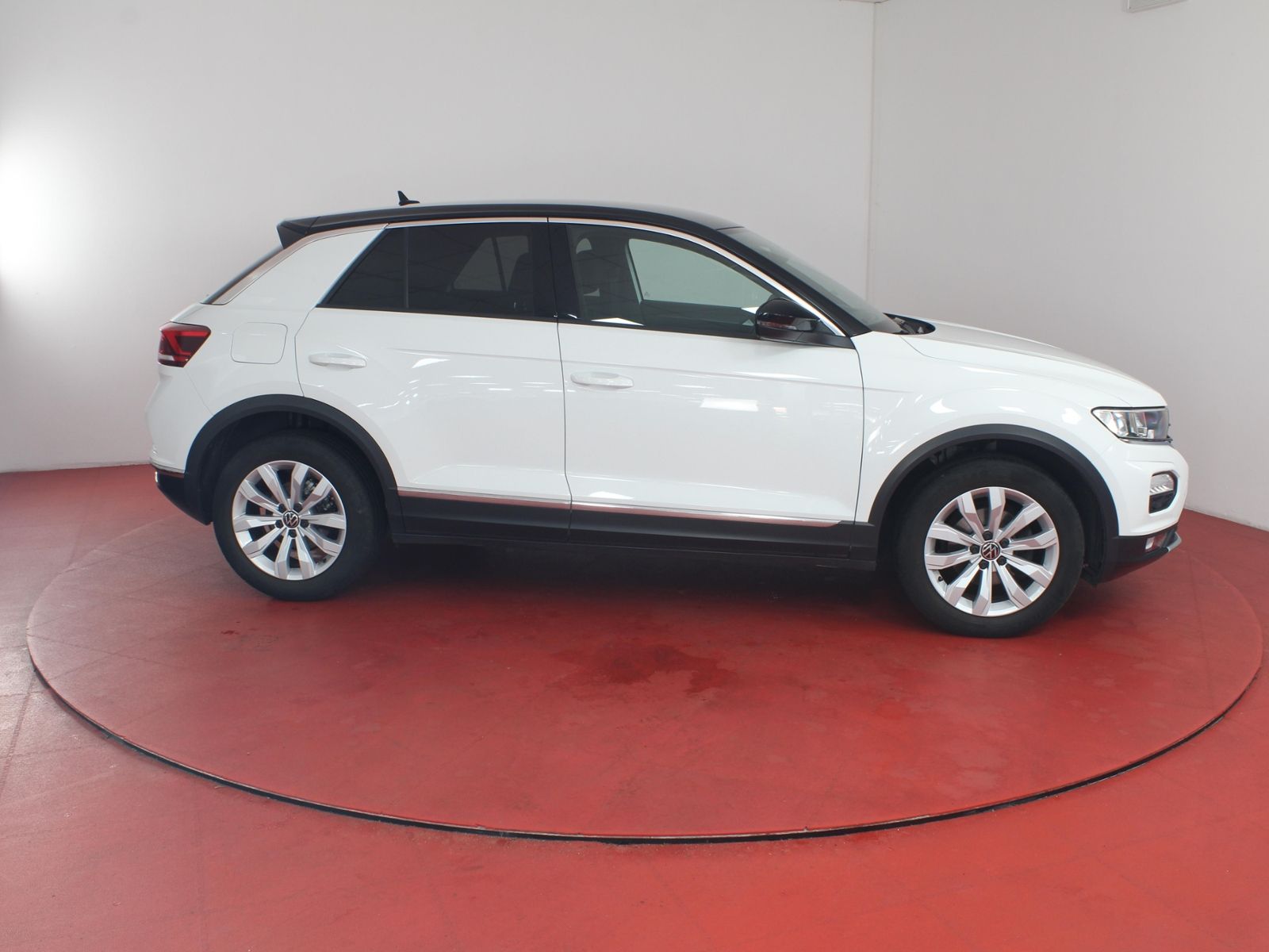 Volkswagen T-ROC 1.5TSI DSG - Samsaru's Car Outlet