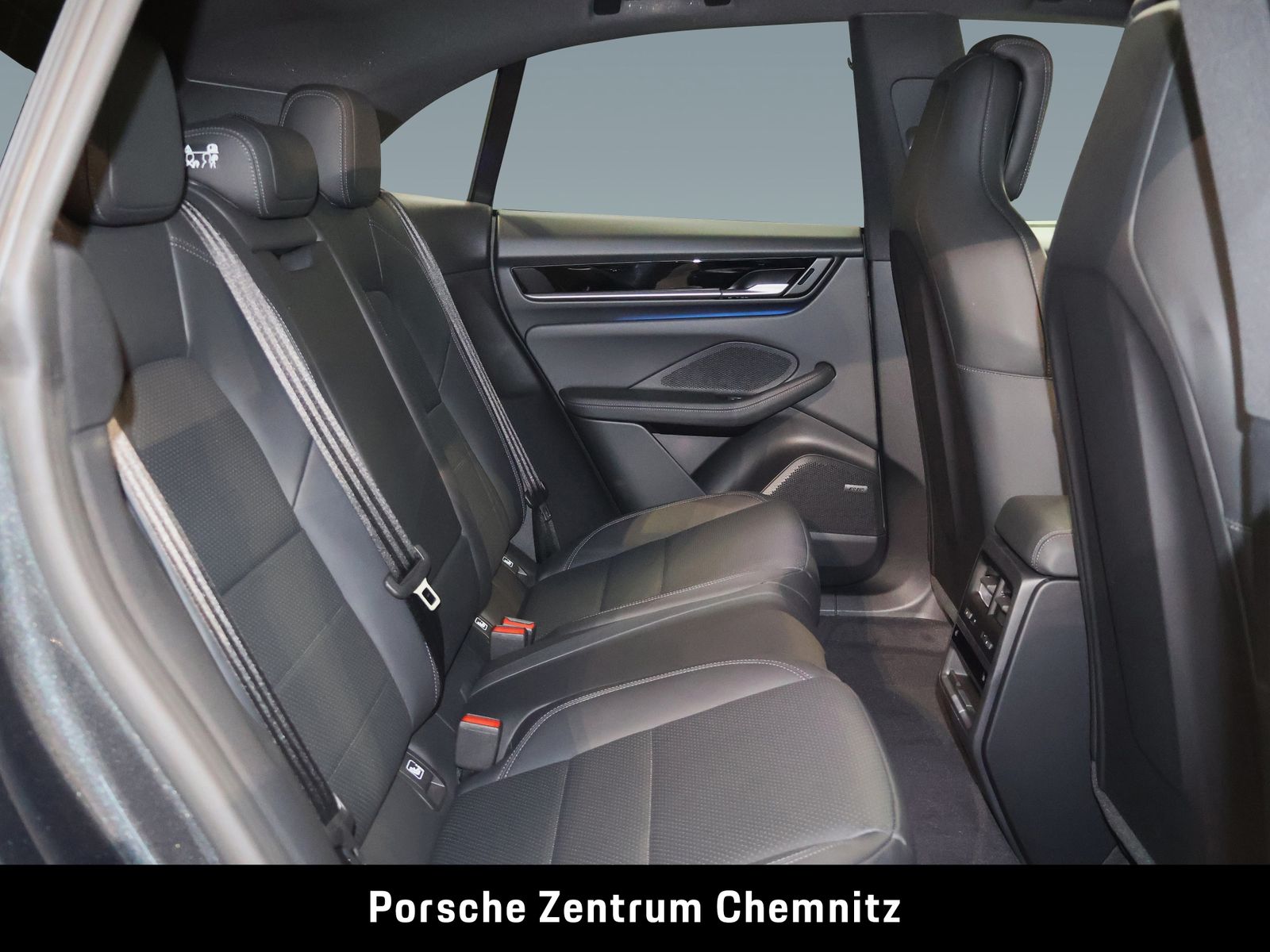 Porsche Macan 4S Electric Luft;Matrix;BOSE;Pano;22Zoll