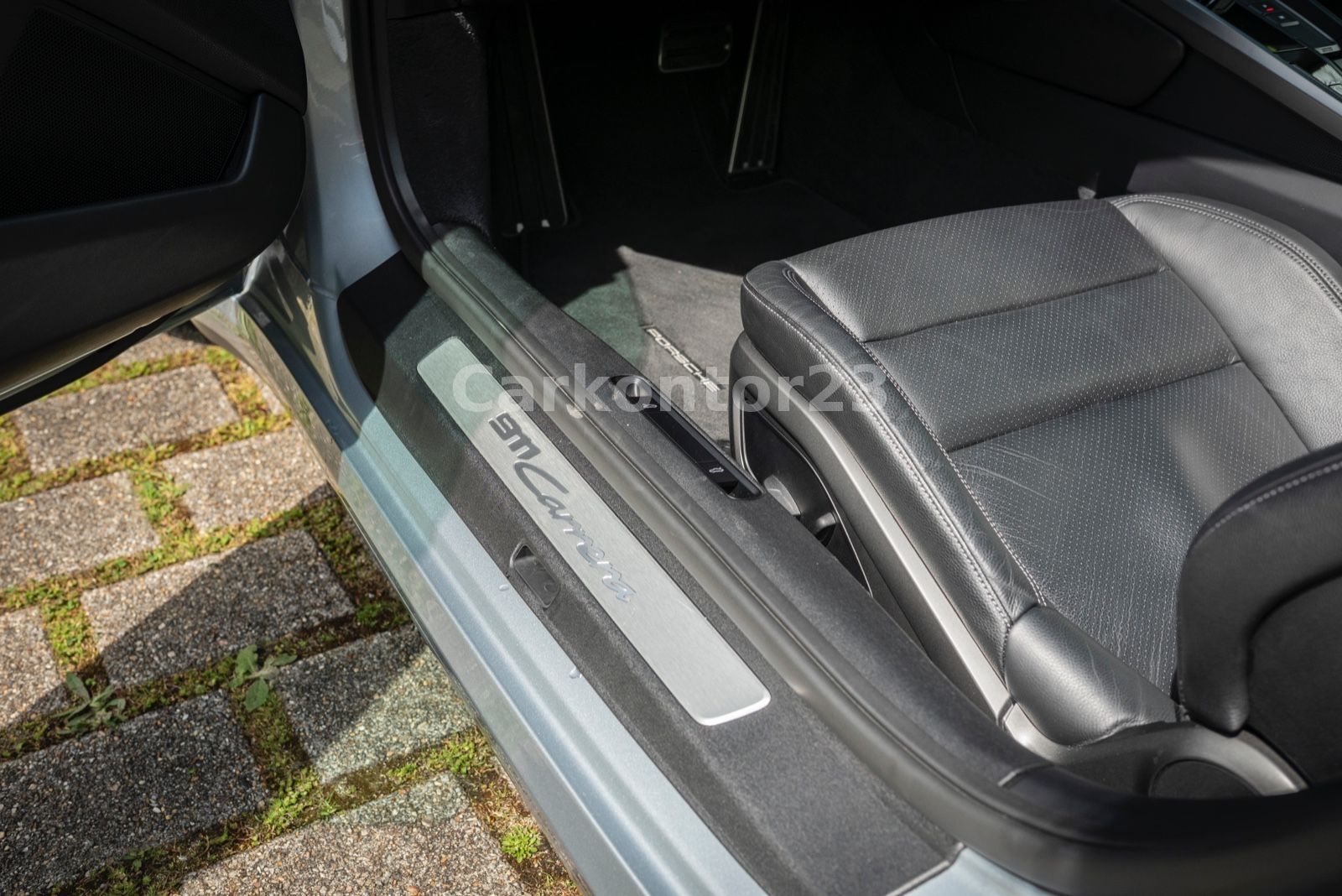 Porsche 992 Carrera - Samsaru's Car Outlet