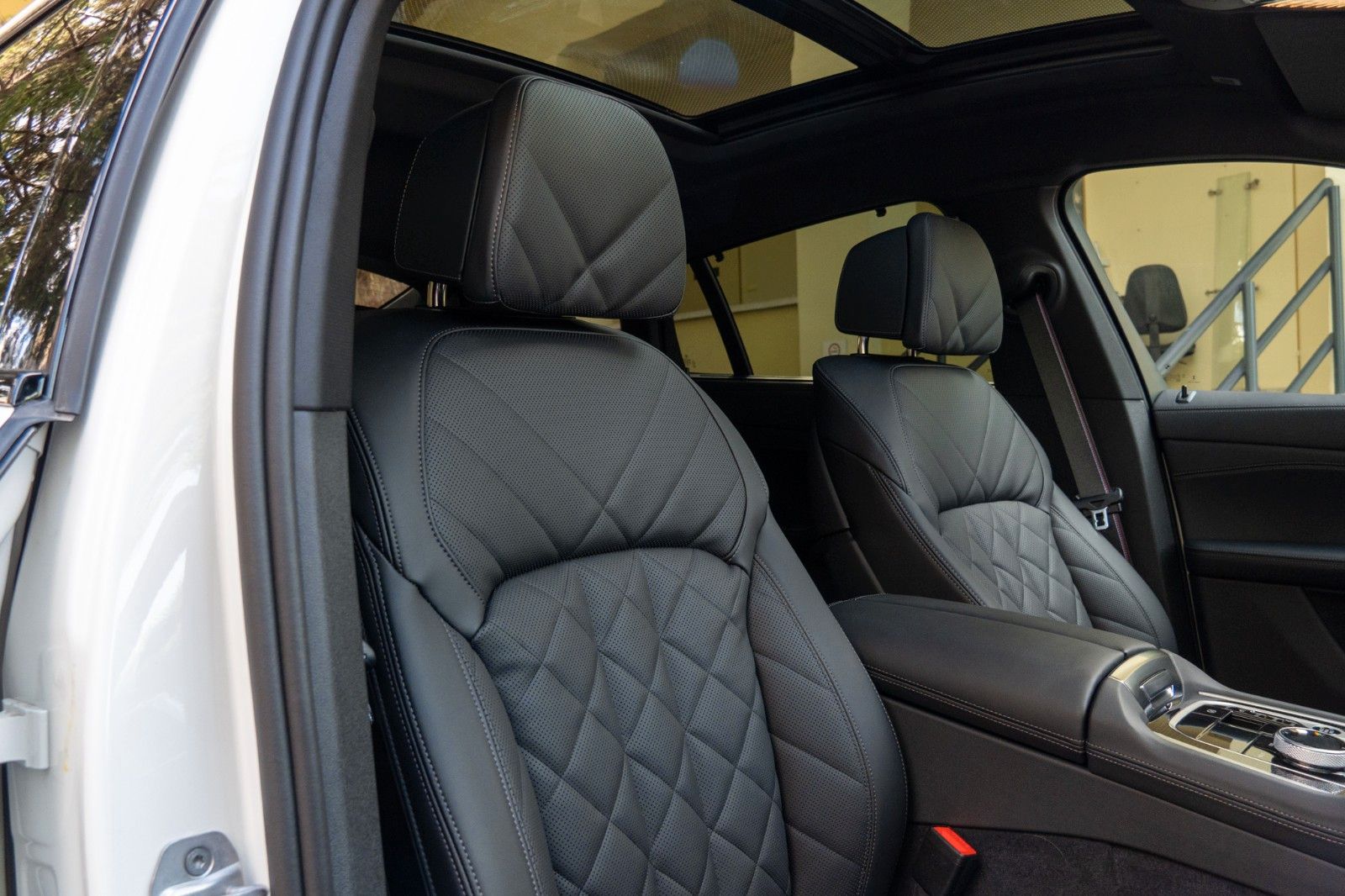 BMW X6 40d M SPORT.SOFTCLOSE.SKY.DR.ASS.H/K.360°.AHK