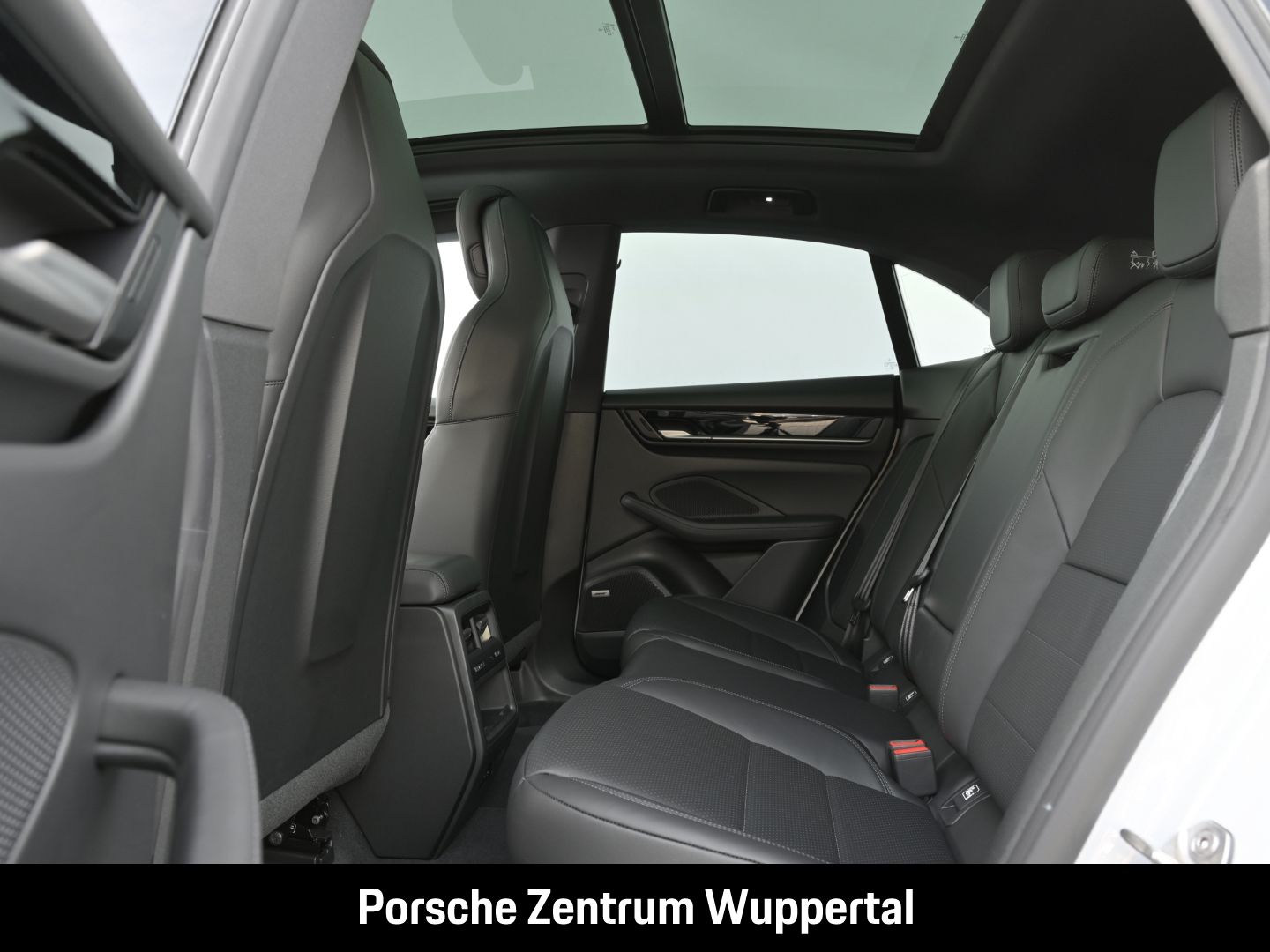 Porsche Macan 4S Surround-View LED-Matrix Abstandstempom