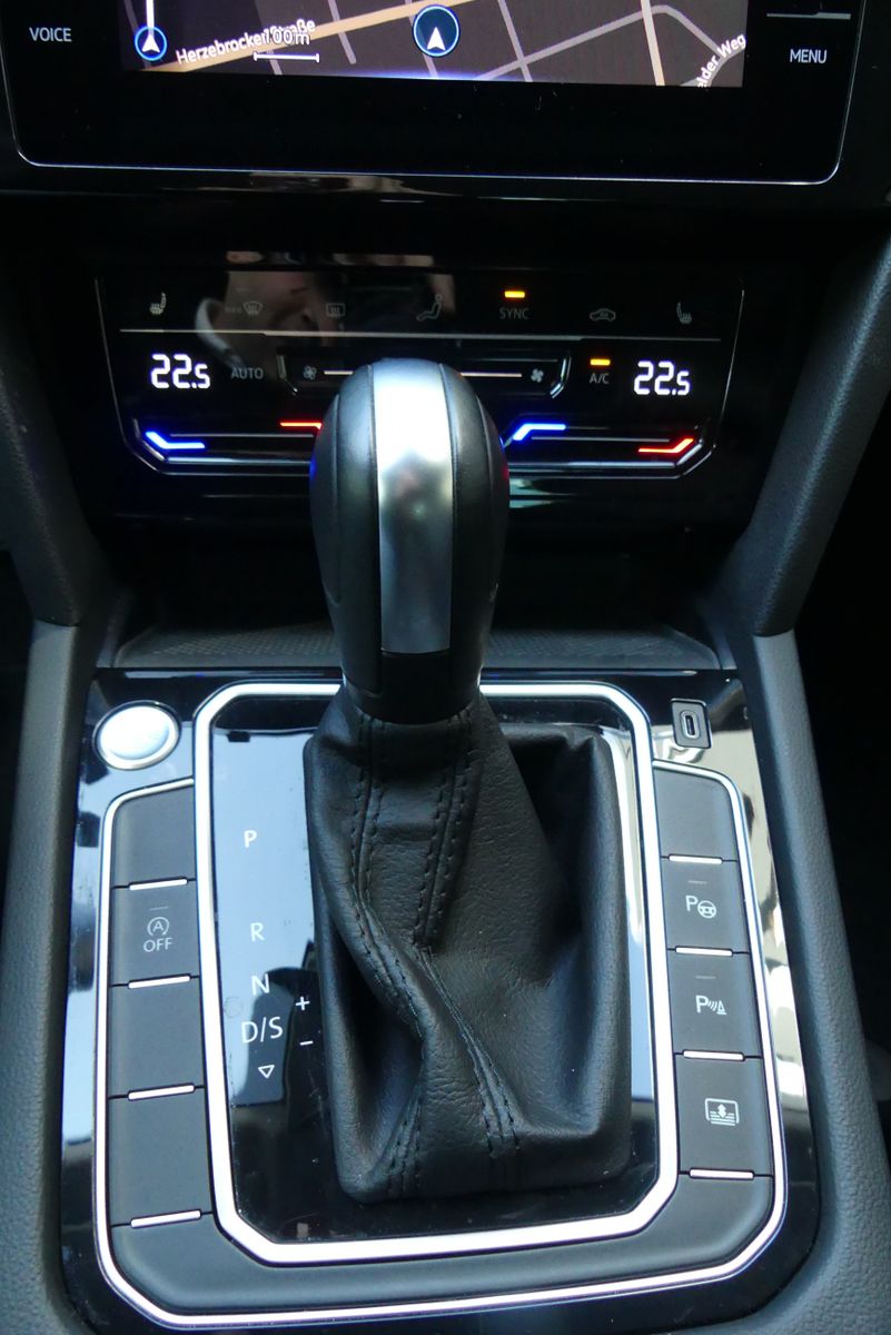 Volkswagen Passat Lim. Elegance - Samsaru's Car Outlet