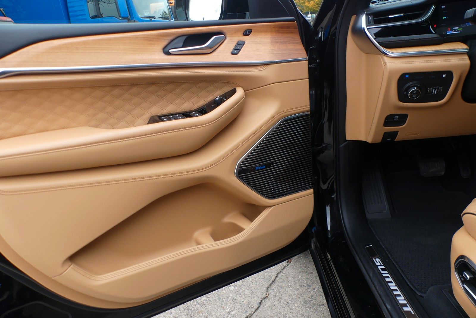 Jeep Grand Cherokee Summit Reserve Plug-In-Hybrid 4xe