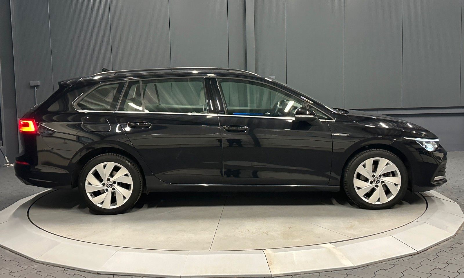 Volkswagen Golf VIII Variant Style 4Motion*Standhzg*AHK*KAM