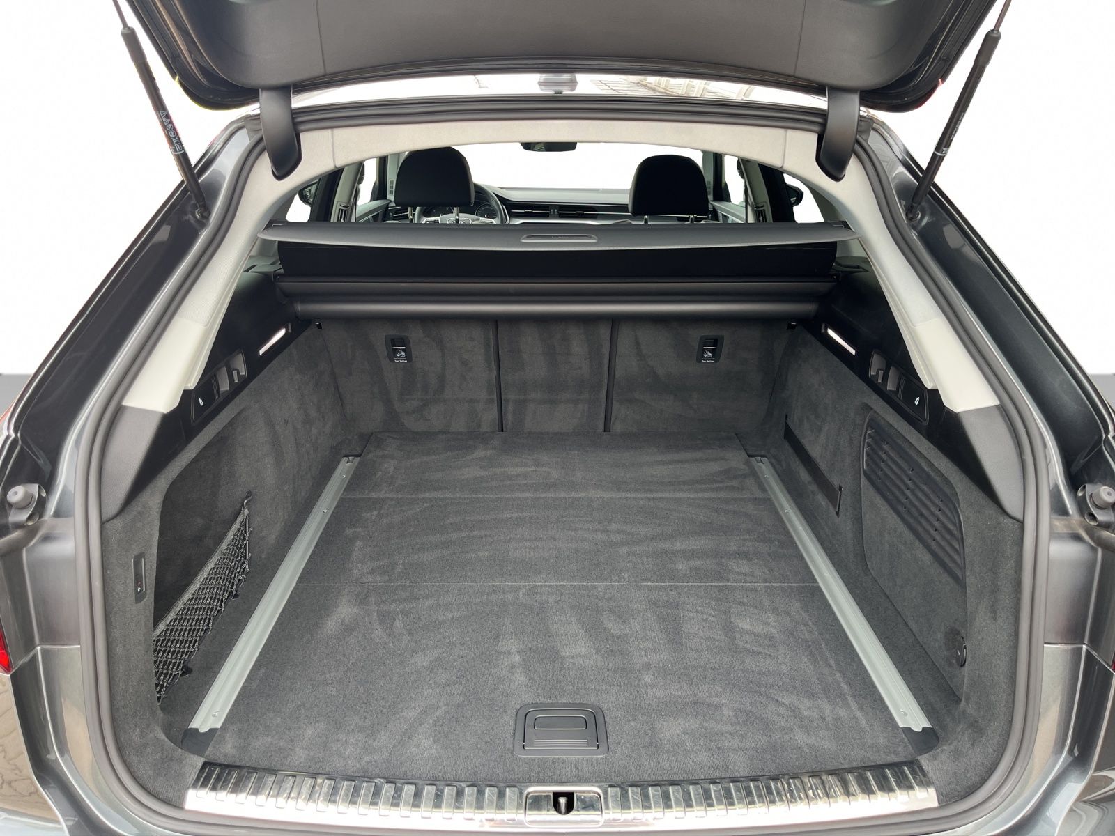 Audi A6 Avant 40 TDI quattro design S Line - Samsaru's Car Outlet