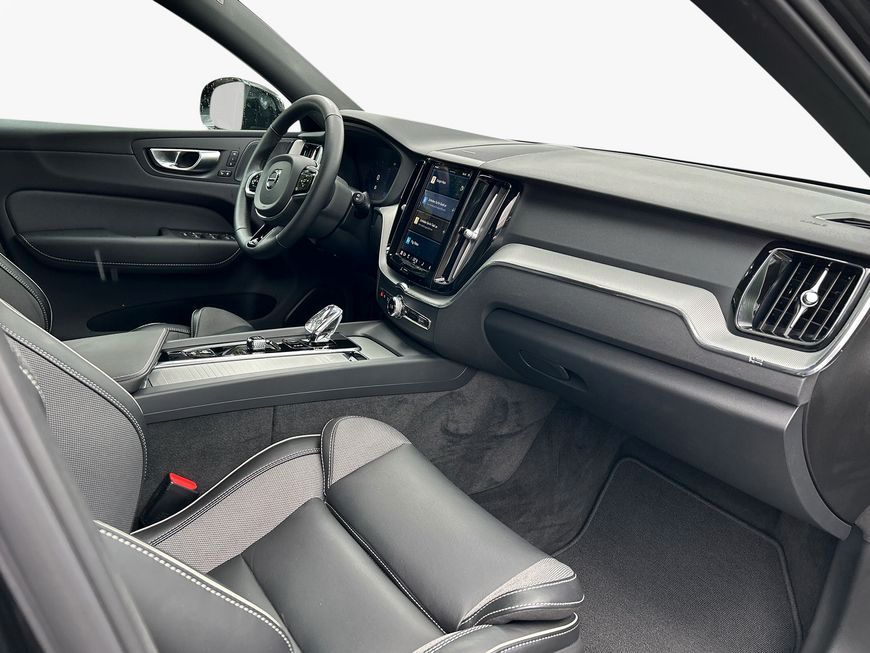 Volvo XC60 B4 B Plus Dark - Samsaru's Car Outlet