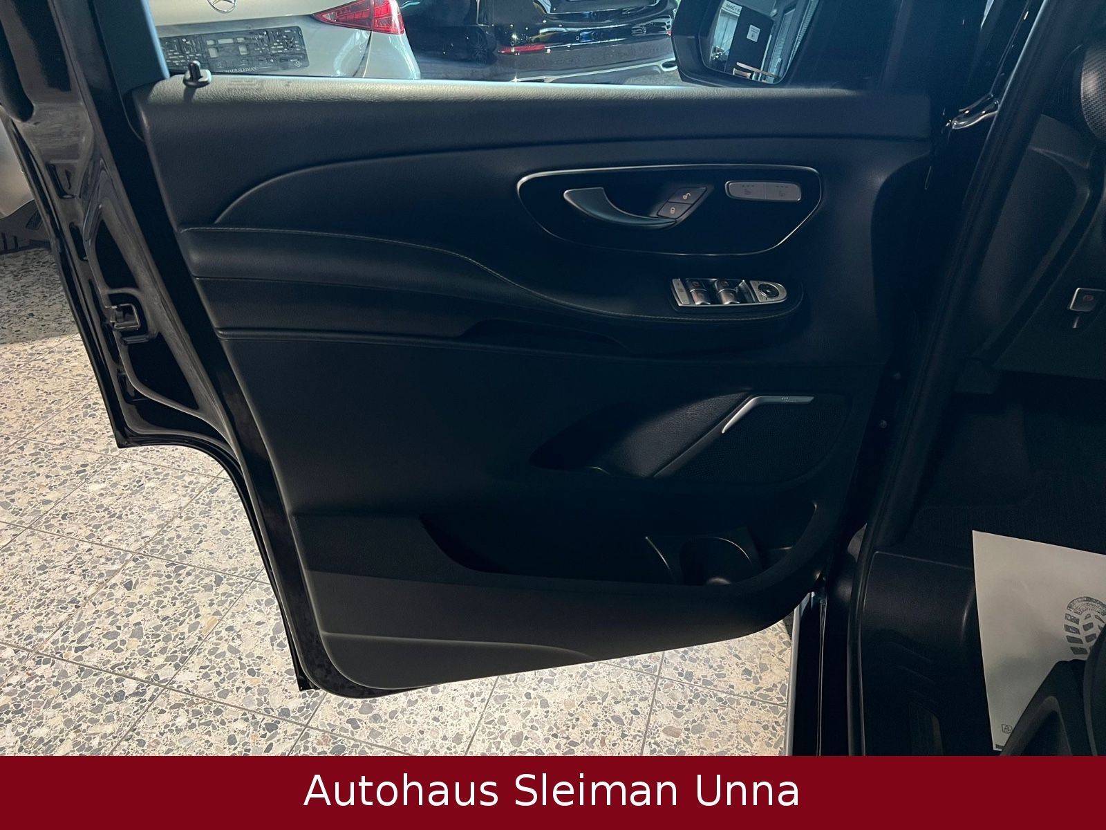 Mercedes-Benz V 300 d AMG-Line - Samsaru's Car Outlet