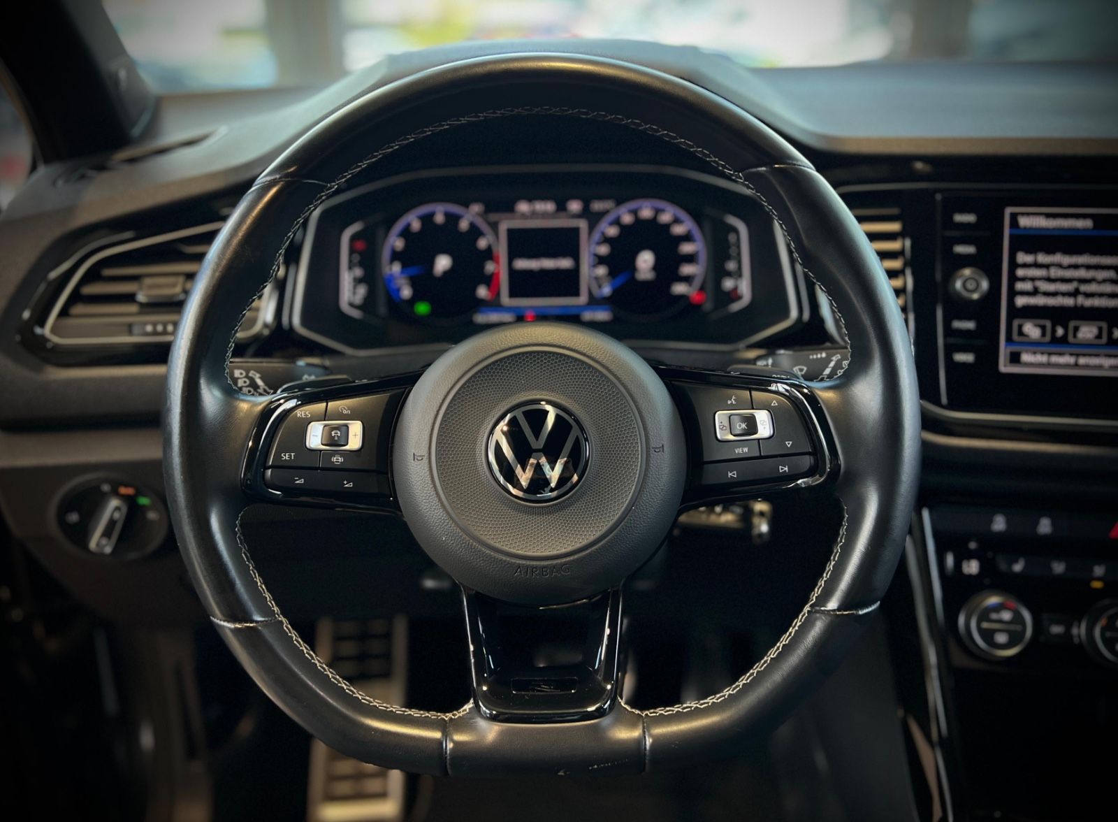 Volkswagen T-Roc R 4Motion - Samsaru's Car Outlet