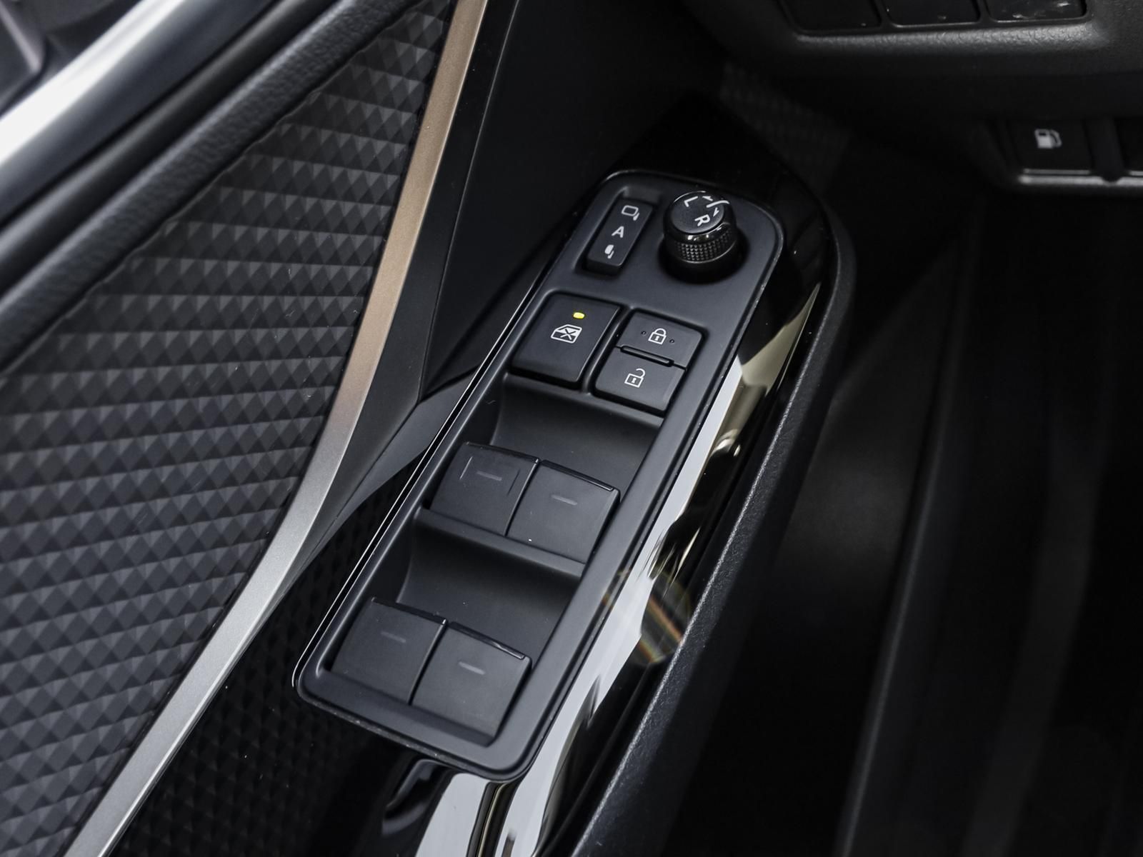 Toyota C-HR 2.0 Hybrid Lounge - Samsaru's Car Outlet