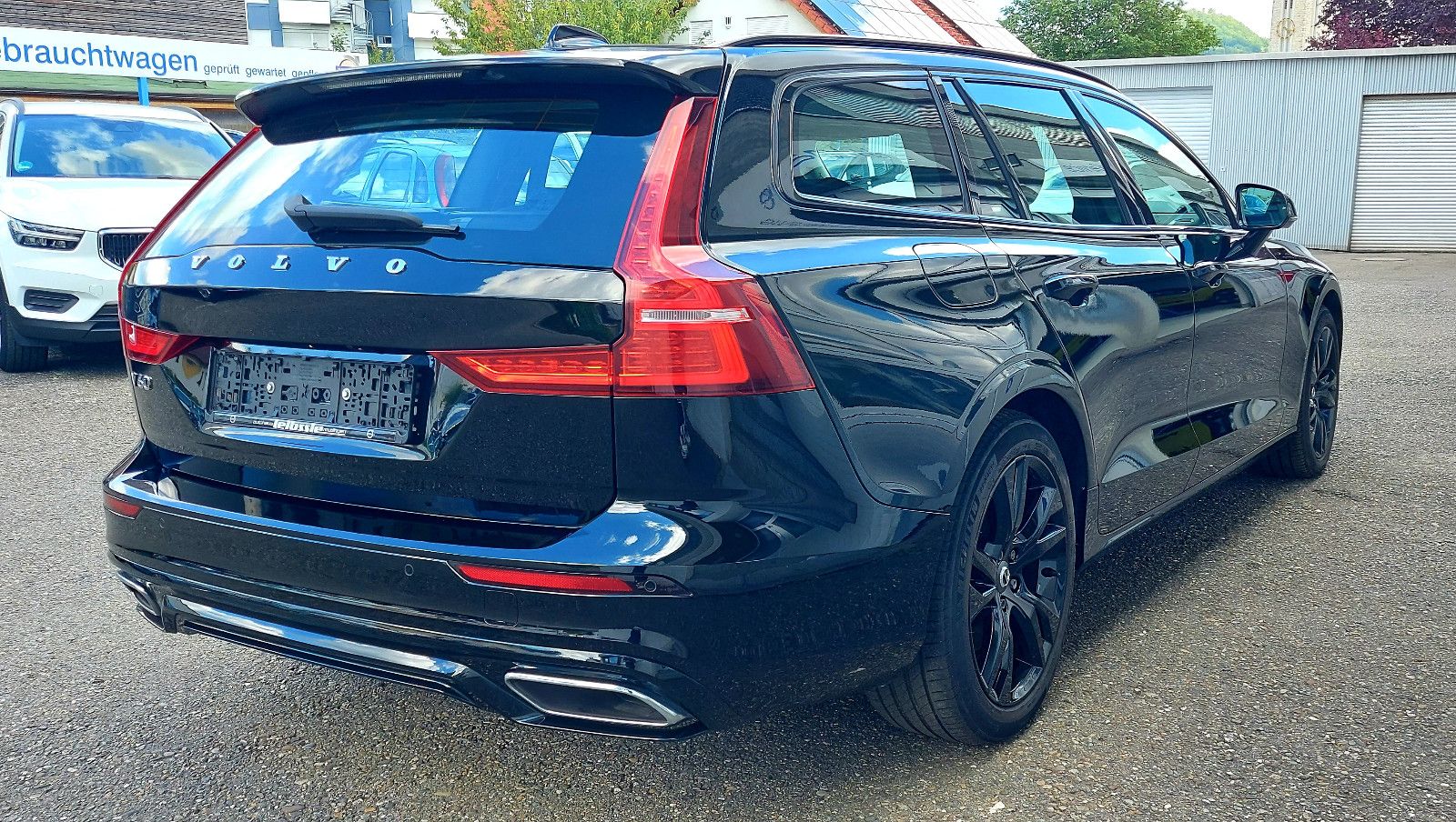 Volvo V60 T6 R-Design Expression Plug-In Hybrid AWD