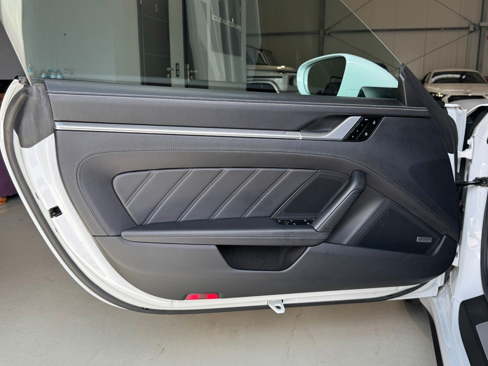 Porsche 992 Turbo - Samsaru's Car Outlet