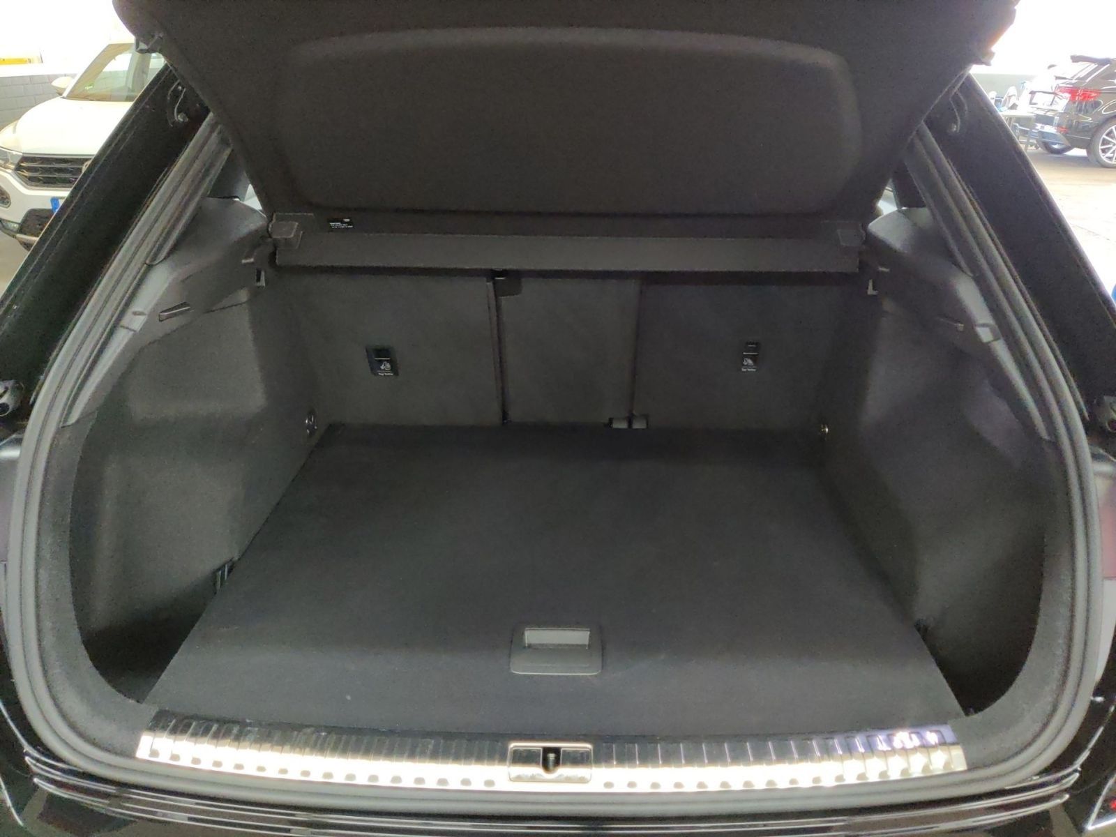 Audi Q3 quattro S line - Samsaru's Car Outlet
