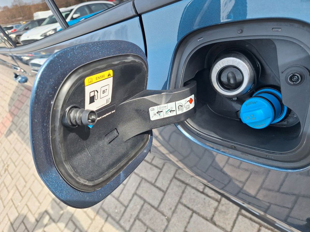 Ford Focus Turnier ST-Line X AHK NAVI LED PDC RFK LMF