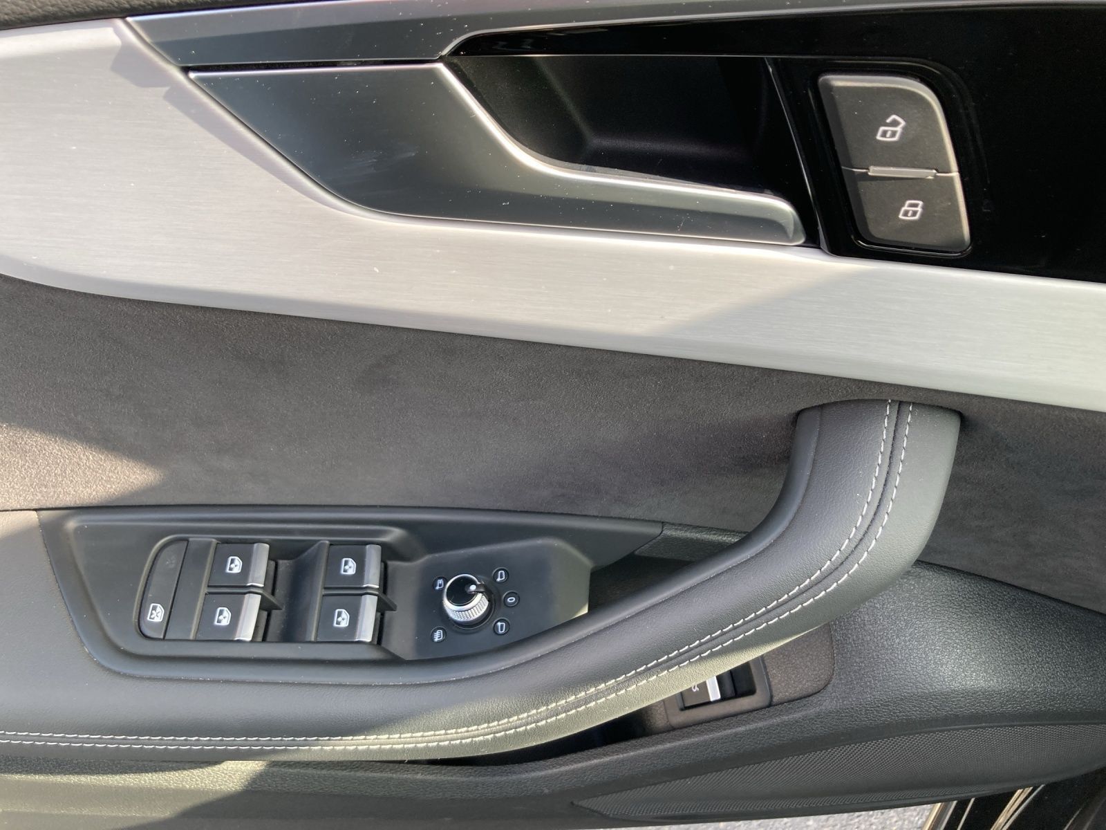Audi A4 Avant 40 TFSI Q 2x S LINE AHK MATRIX-LED LM19