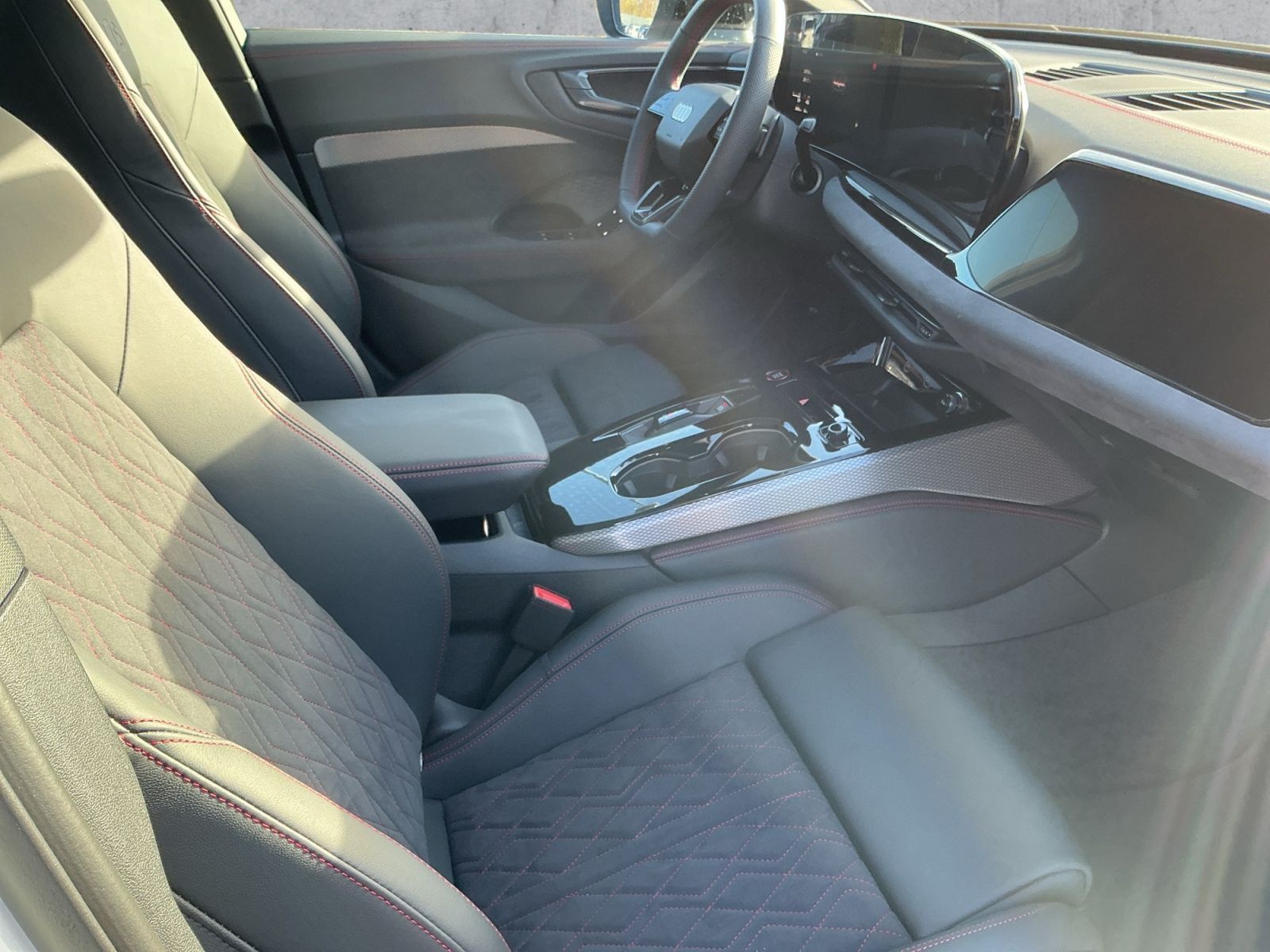 Audi A5 Avant e-hybrid 220kW S-LINE MATRIX+AHK+PANO