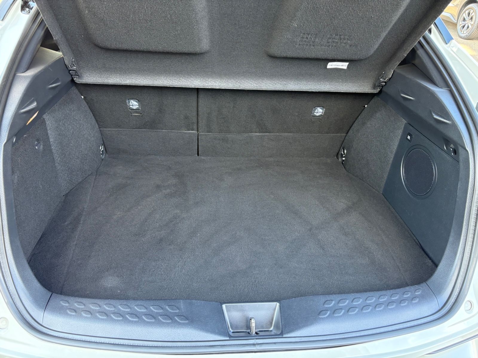 Toyota C-HR Hybrid Lounge - Samsaru's Car Outlet