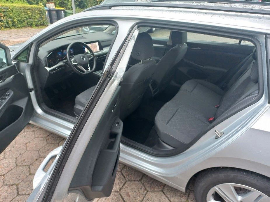 Volkswagen Golf VIII 2.0 TDi Life - Samsaru's Car Outlet