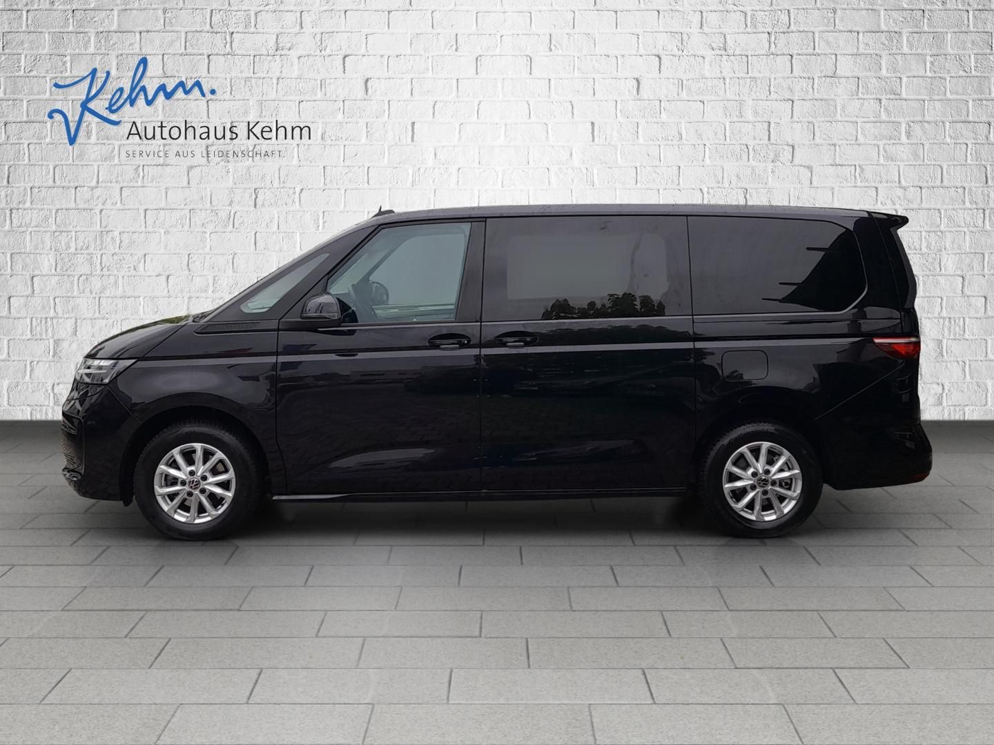 Volkswagen Multivan Life 2.0 TDI - Samsaru's Car Outlet