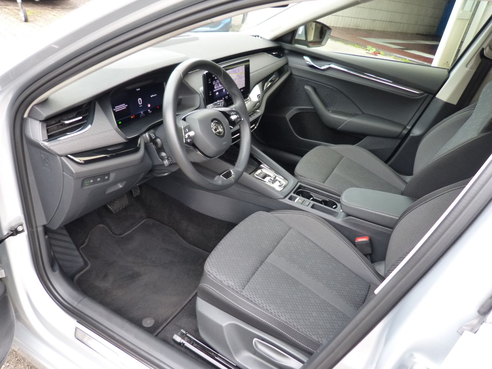 Skoda Octavia Combi Style DSG - Samsaru's Car Outlet