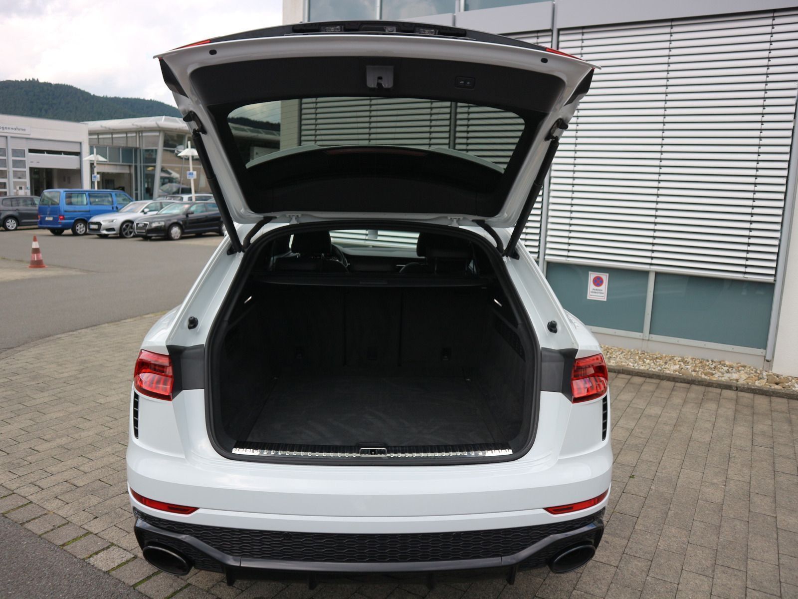 Audi RS Q8 quattro PANO+KERAMIK+AHK+HEADUP+ACC+MATRIX