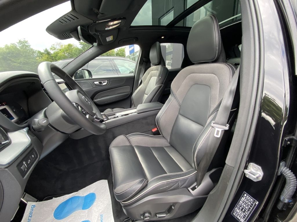 Volvo XC60 R Design Recharge Plug-In Hybrid AWD T8 Twi