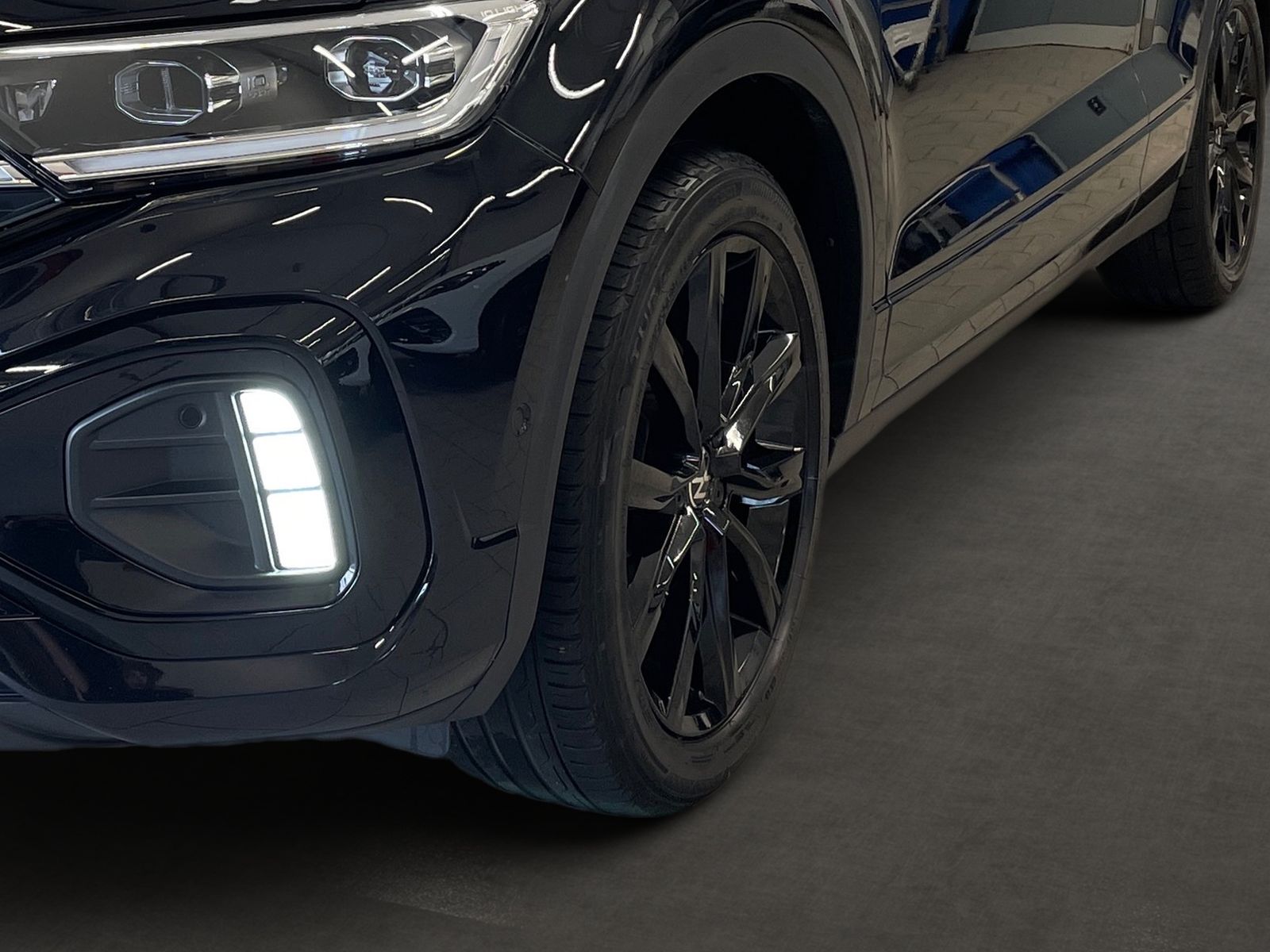 Volkswagen T-Roc R-Line - Samsaru's Car Outlet