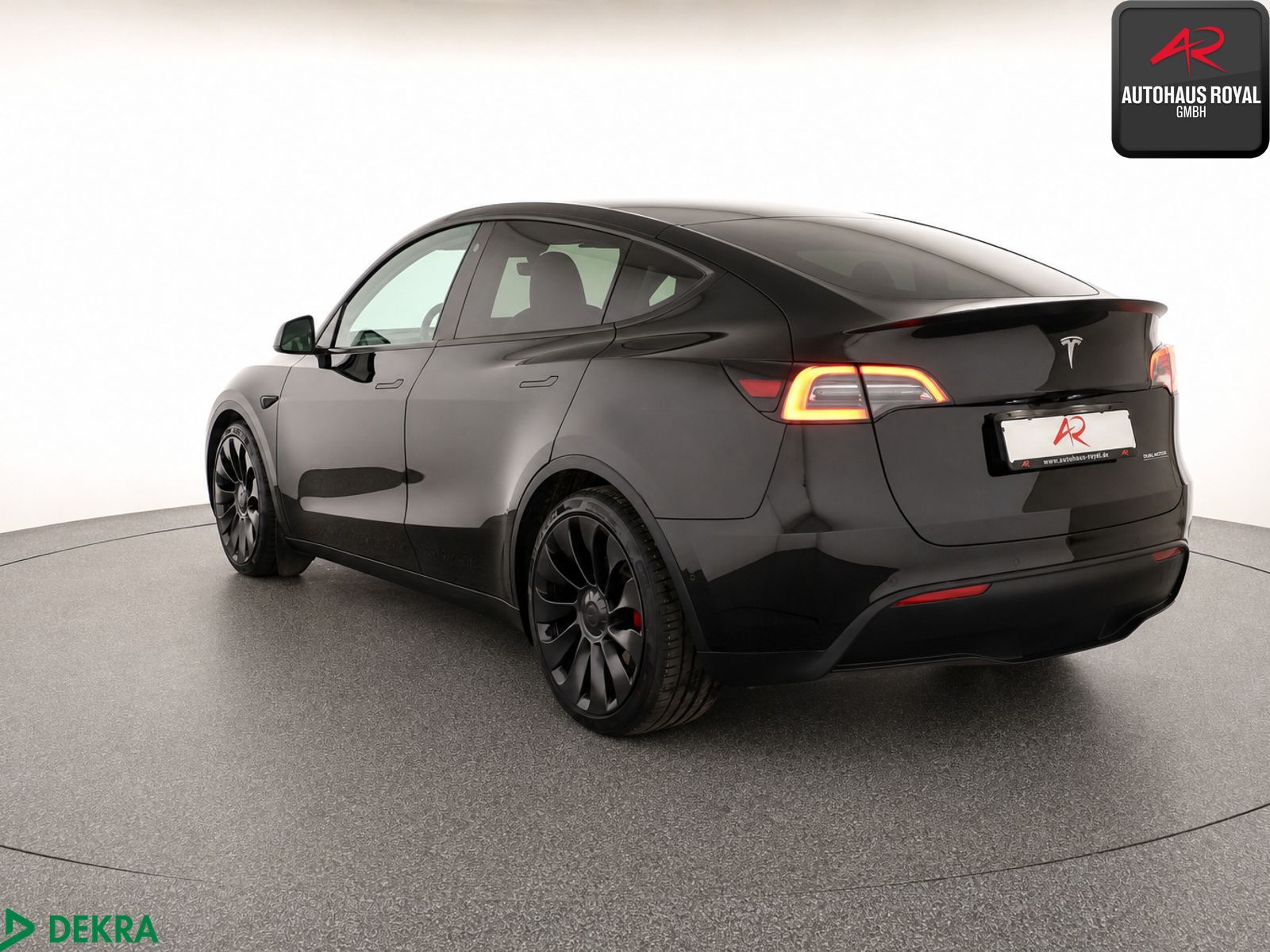 Tesla Model Y PERFORMANCE Dual Motor AWD PANO,KEYLESS