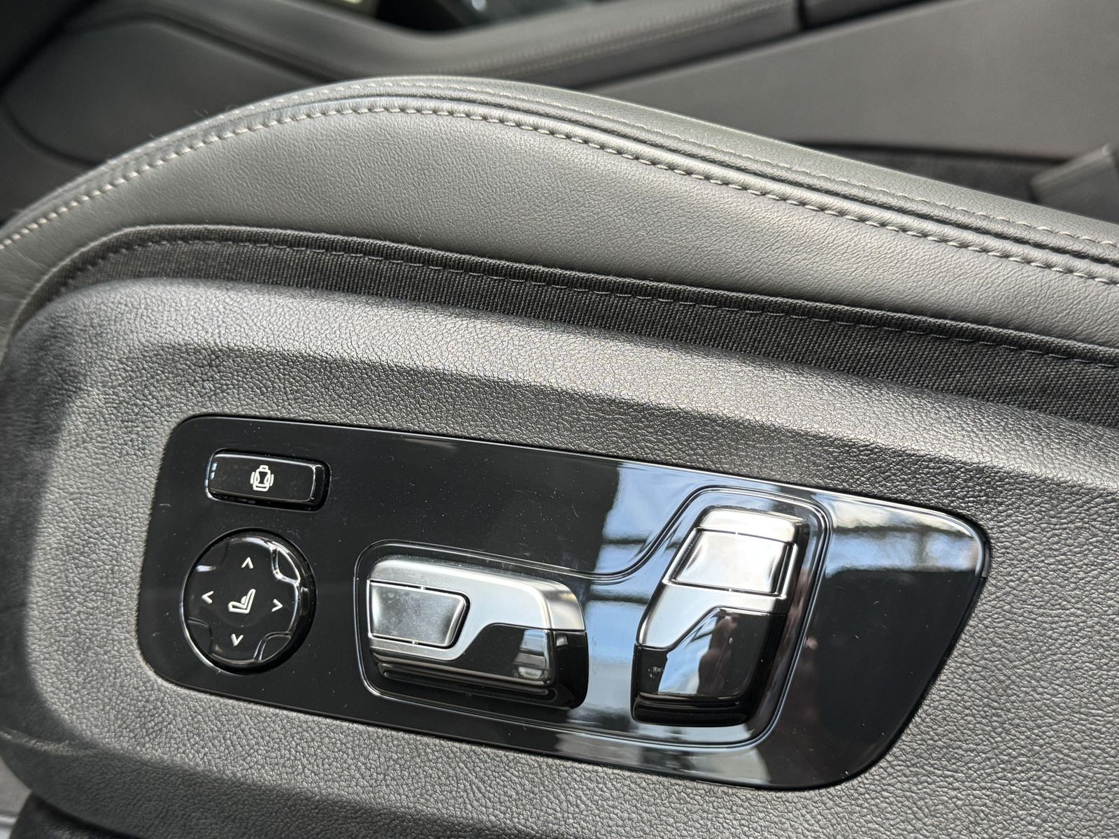 BMW X6 xDrive40d M Sport Pro 22Zoll AHK Massage ACC