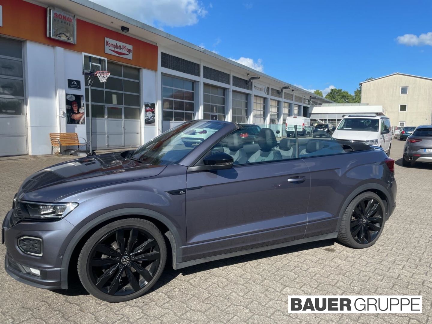 Volkswagen T-Roc R-Line 1.5 TSI - Samsaru's Car Outlet