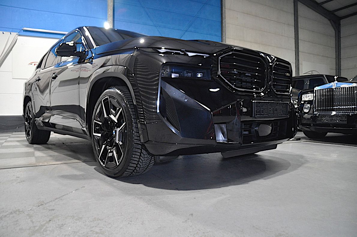 BMW XM 4.4-DRIVER PACKAGE-ALL IN BLACK