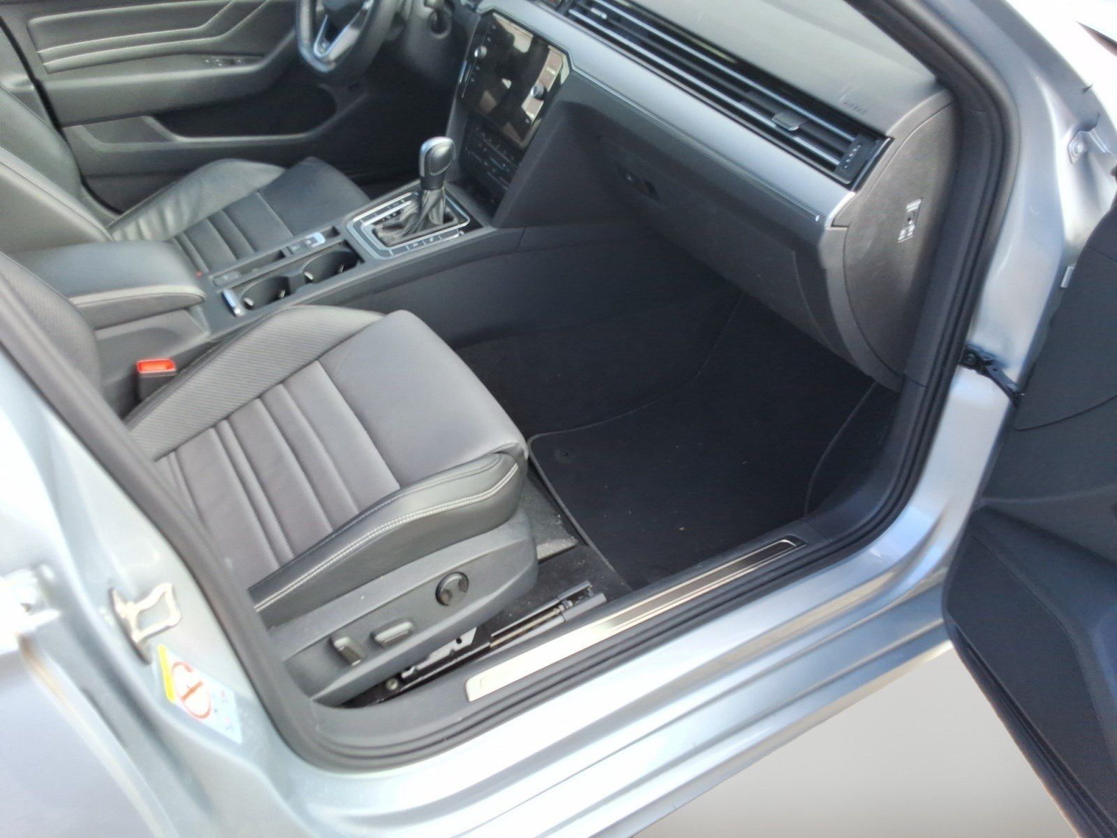 Volkswagen Passat Variant 2.0 TDI R-Line*Sport*AHK*NAVI*Dig