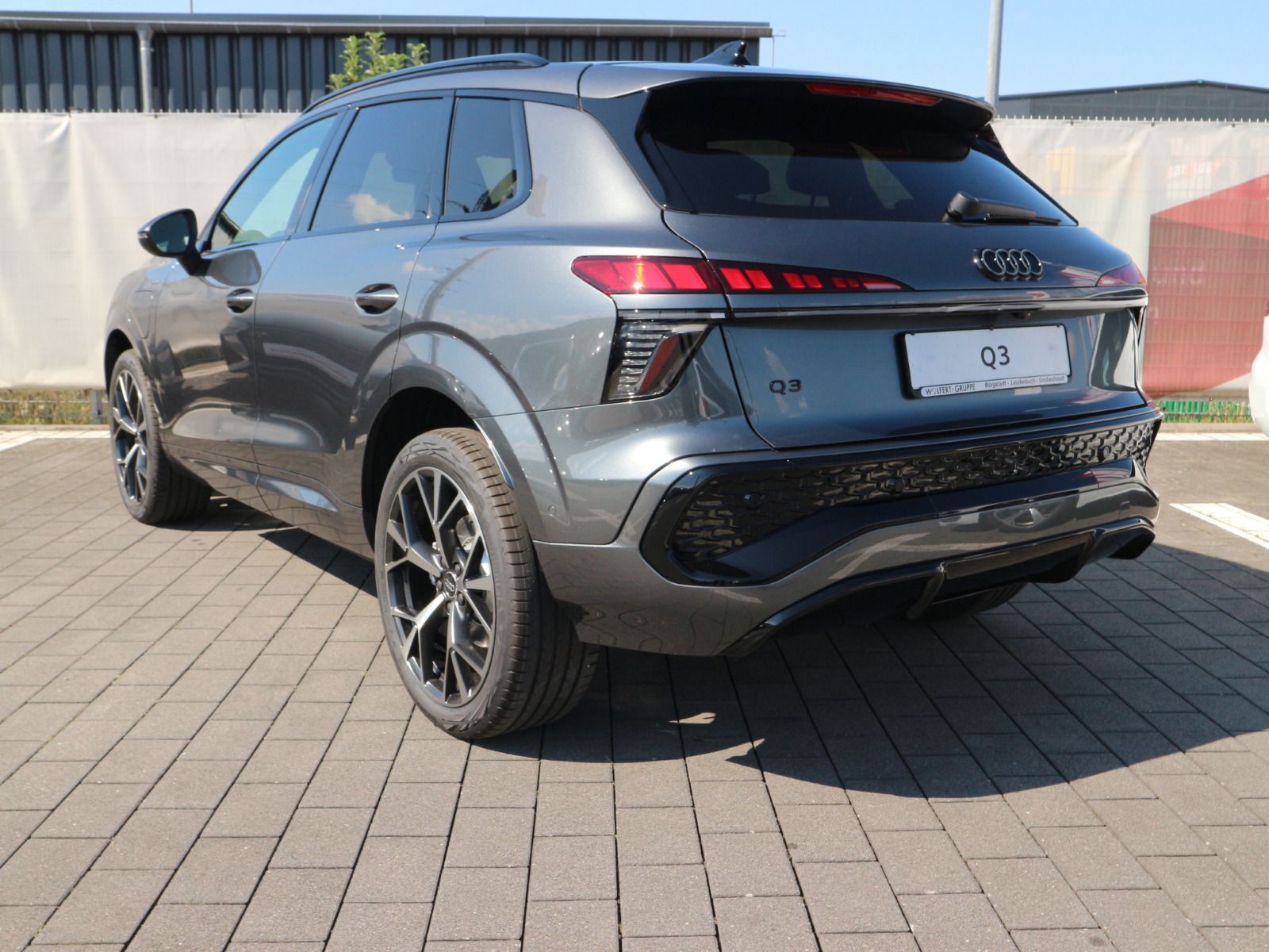 Audi Q3 SUV e-hybrid S tronic S line*0,5%*AHK*LED*ACC