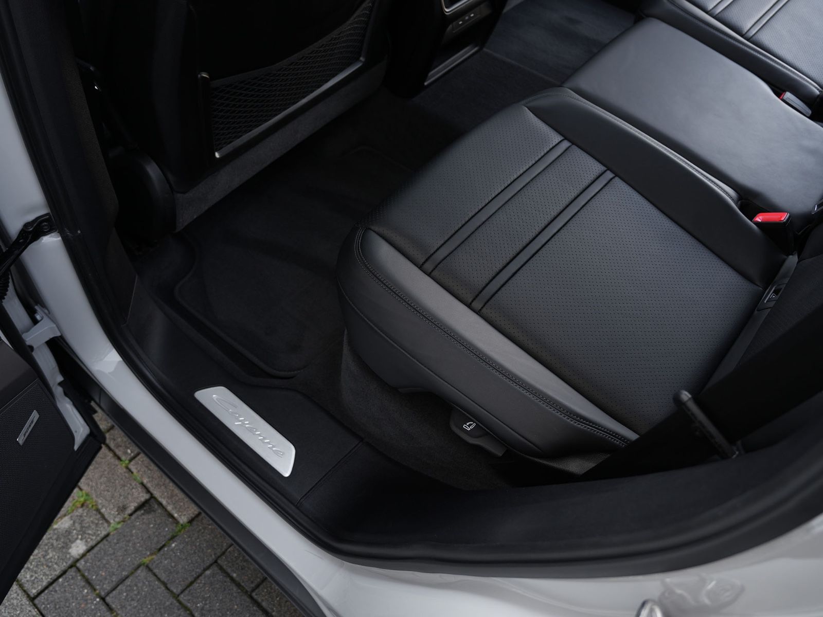 Porsche E-Hybrid INNODRIVE-LUFTF.-PANO-AHK-MASSAGE-VOLL
