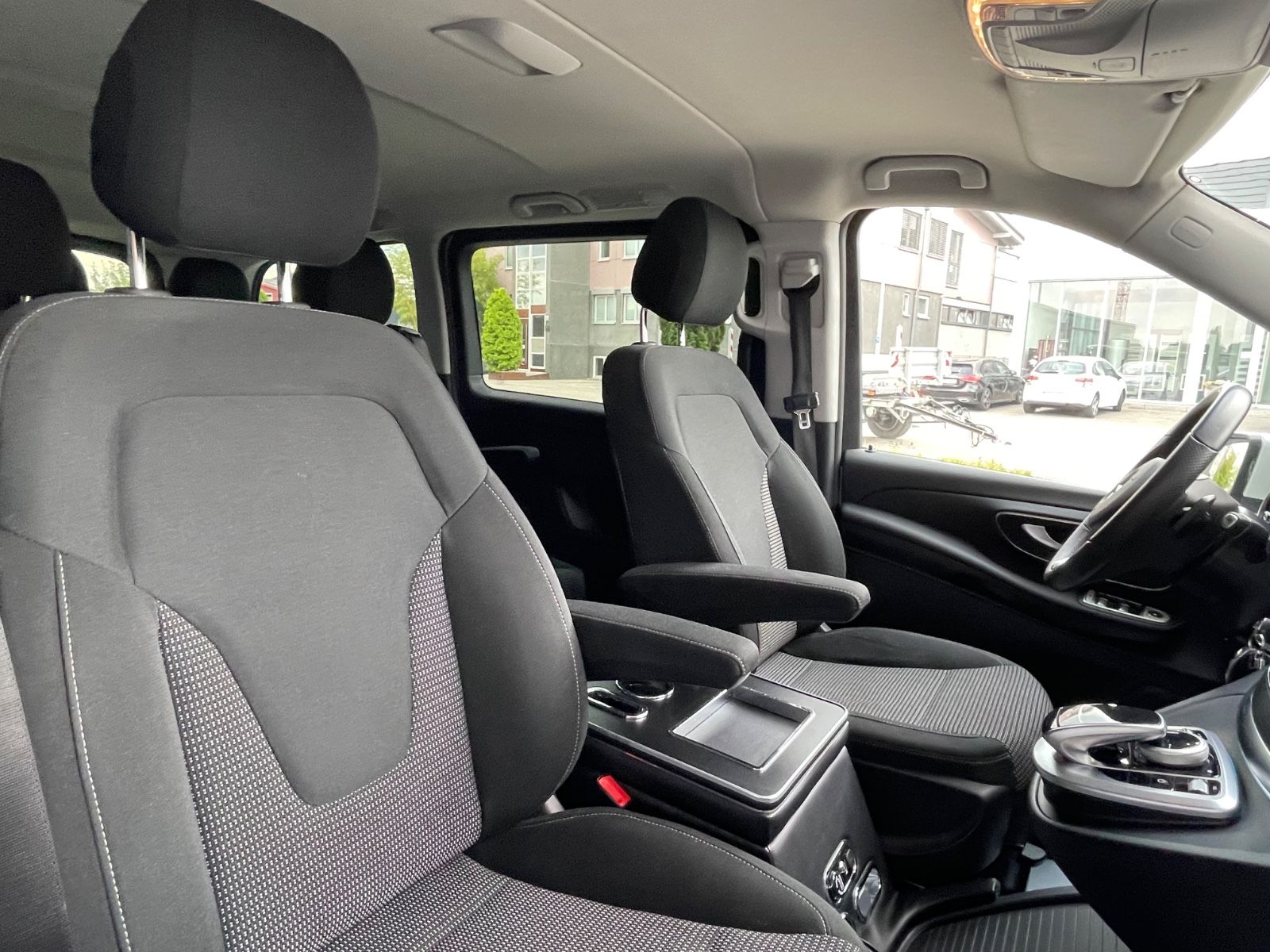 Mercedes-Benz V 300 d AMG - Samsaru's Car Outlet