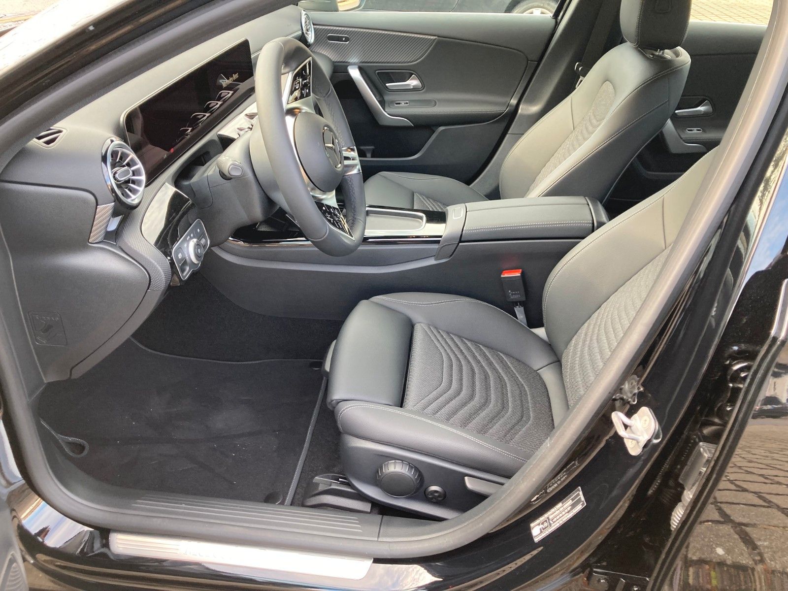 Mercedes-Benz A 180 - Samsaru's Car Outlet