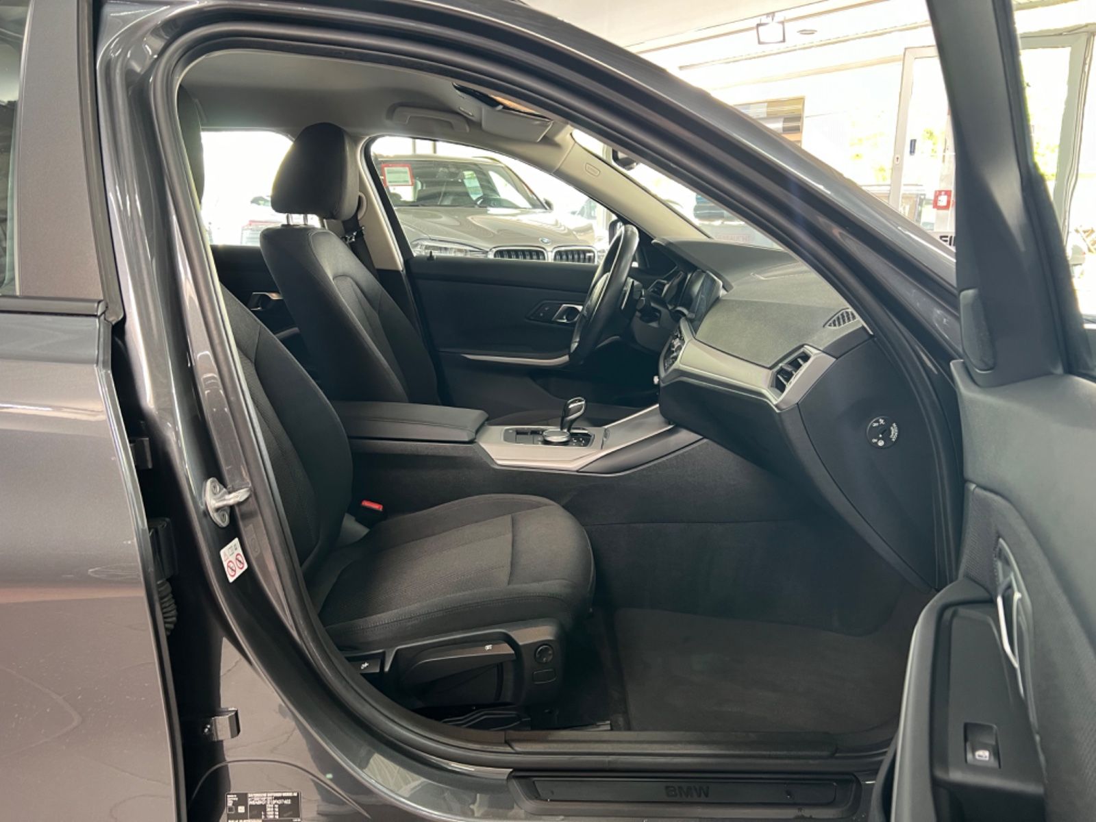 BMW 330 e Touring Advantage - Samsaru's Car Outlet
