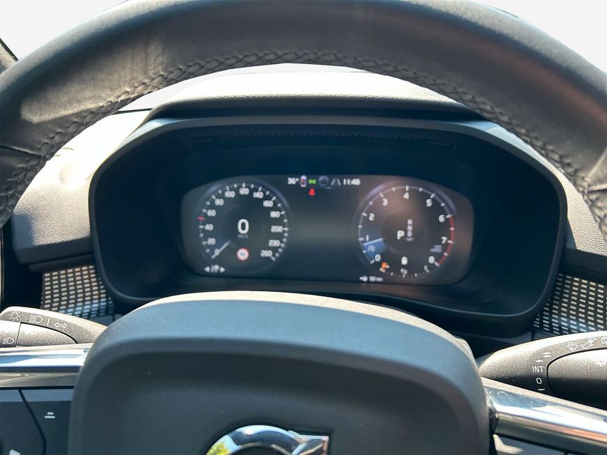 Volvo XC40 B4 Geartronic RDesign - Samsaru's Car Outlet