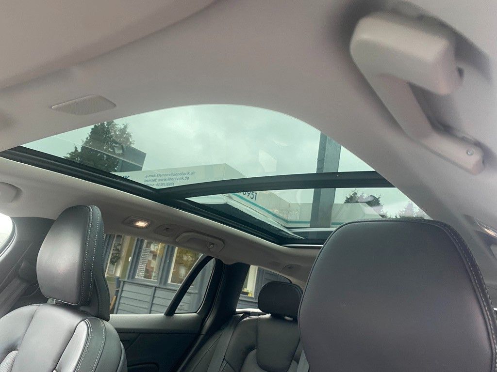 Volvo V60 T 8 Ultimate Dark Recharge AHK/Massage/Pano