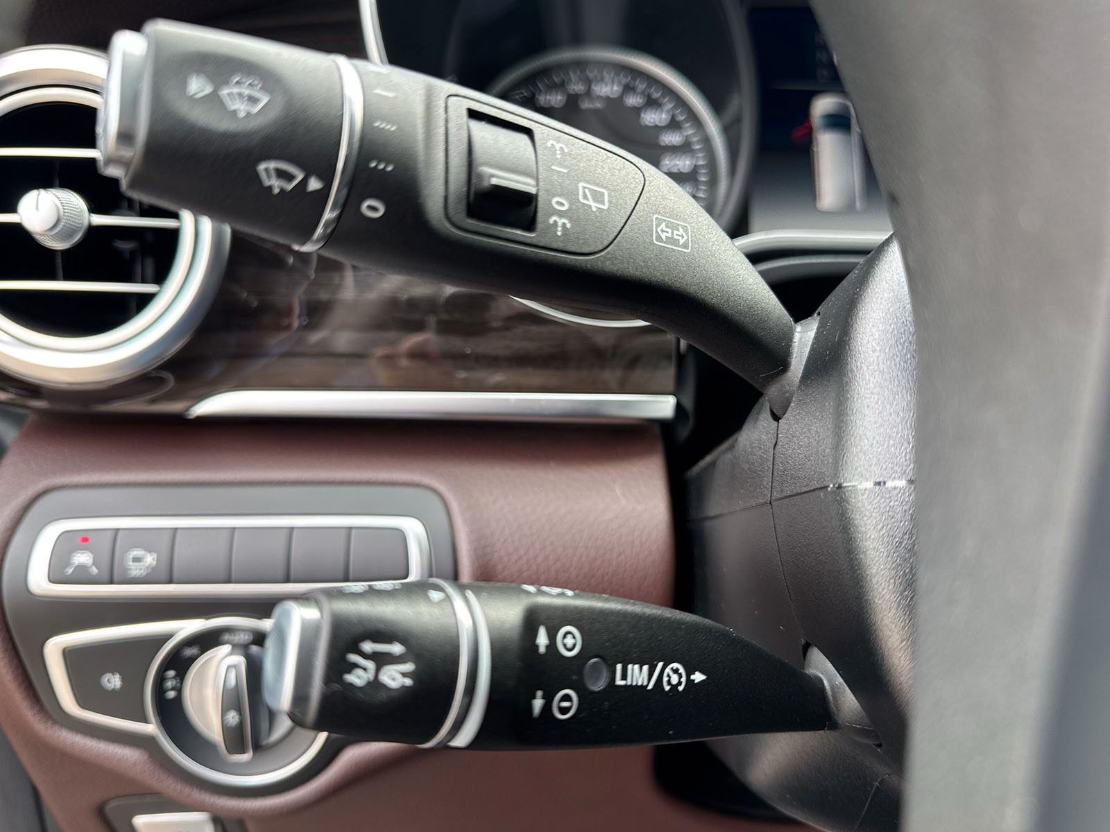 Mercedes-Benz V 250 AMG-Line - Samsaru's Car Outlet