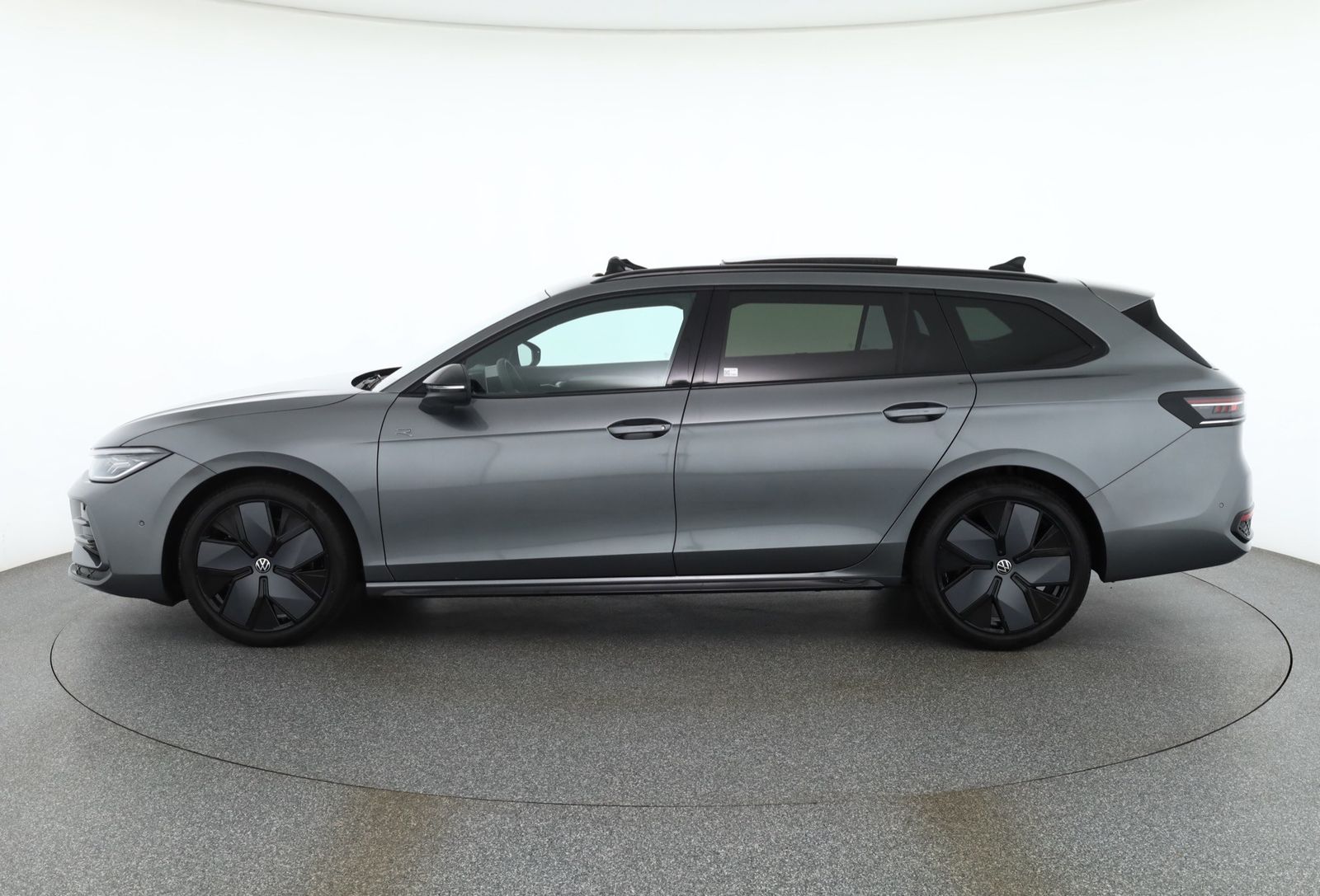 Volkswagen Passat Variant R-Line 2.0 TSI DSG Matrix Pano AH