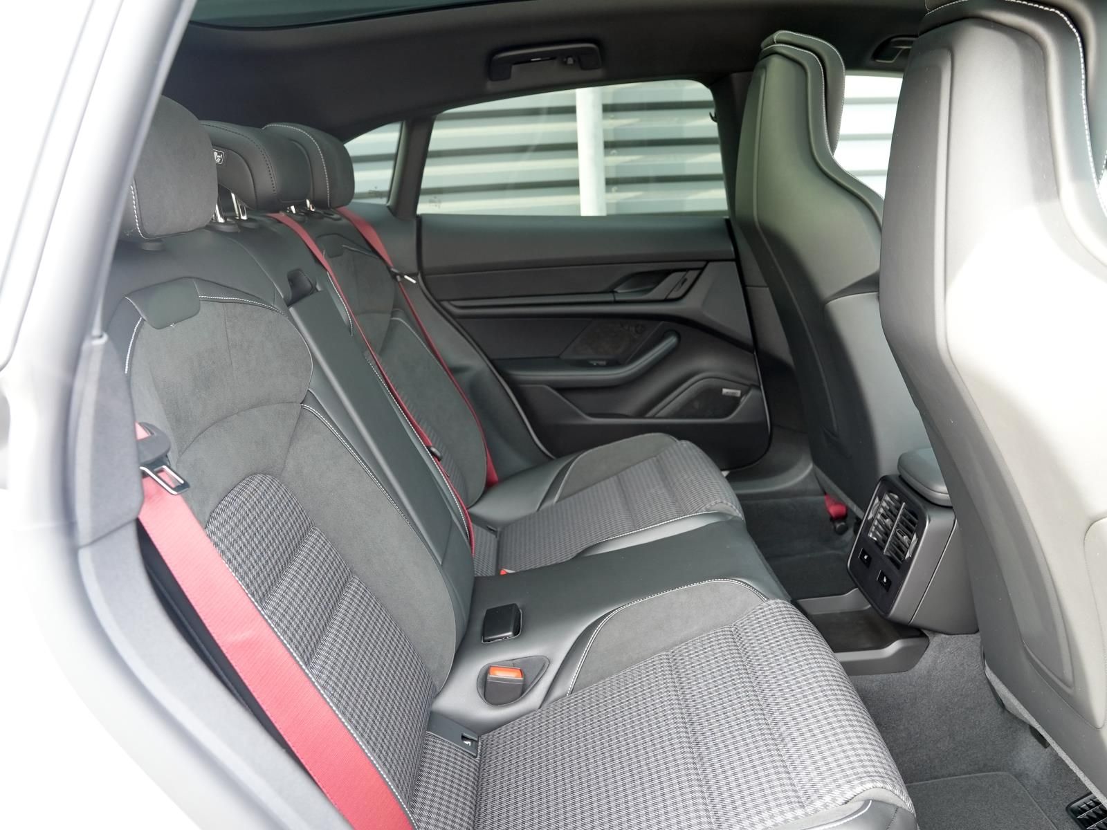Porsche Taycan 4S Cross Turismo InnoDrive Surround-View