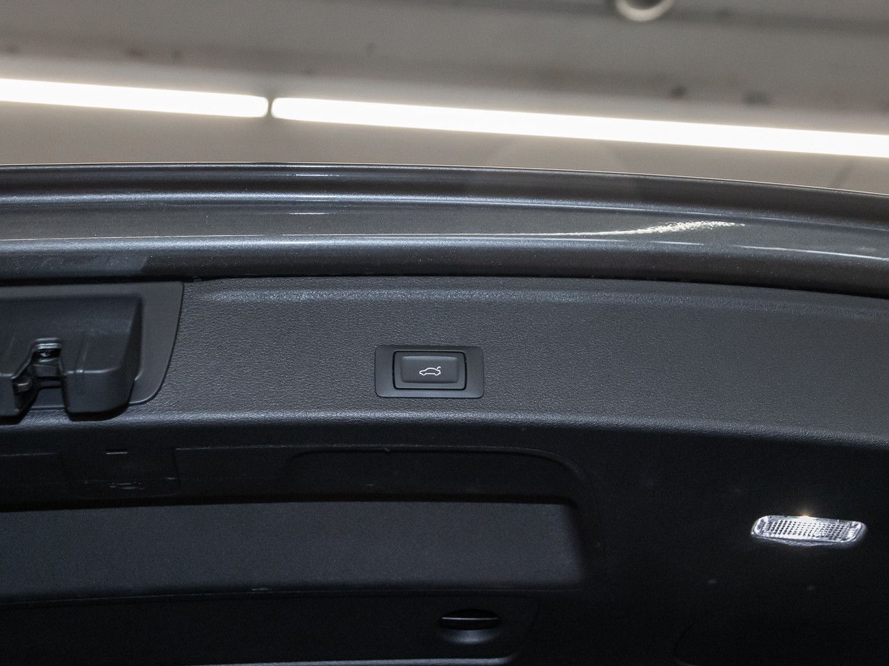 Audi A4 Avant 45 TFSI quattro S line - Samsaru's Car Outlet